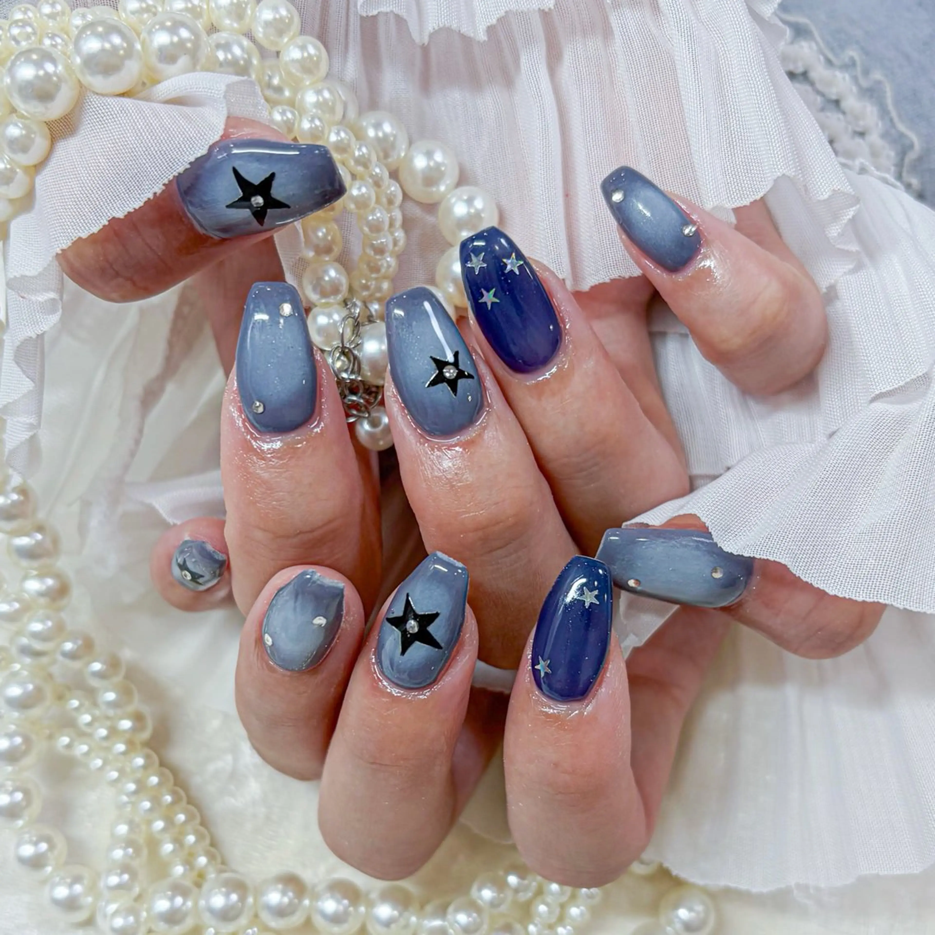 ネイル アートネイル 長さ出し フットネイル 韓国ネイル マグネットネイル ハンドネイル Minami 🍓のネイルデザイン