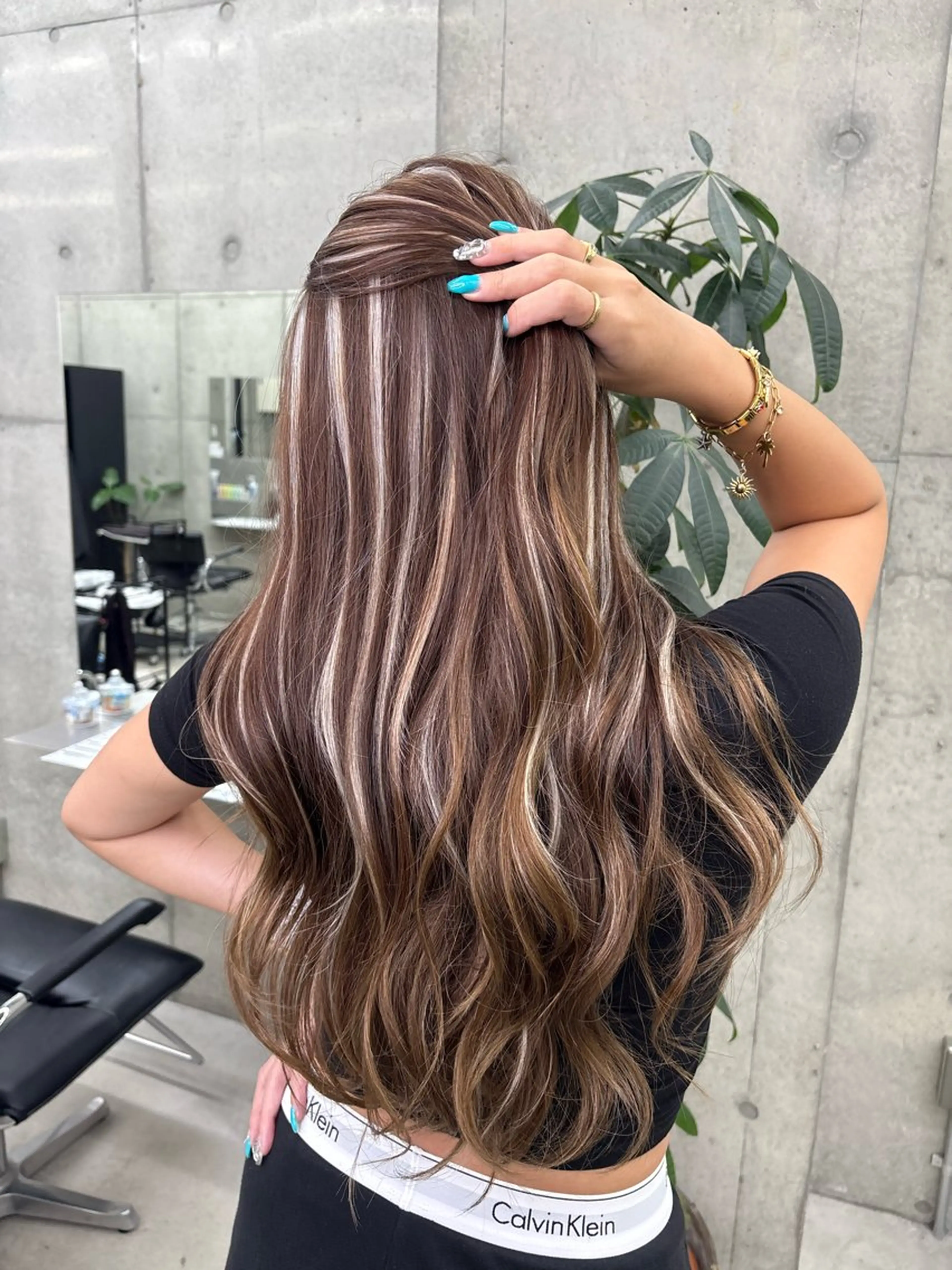 ロング ヘアカラー 福田 彩心のヘアスタイル