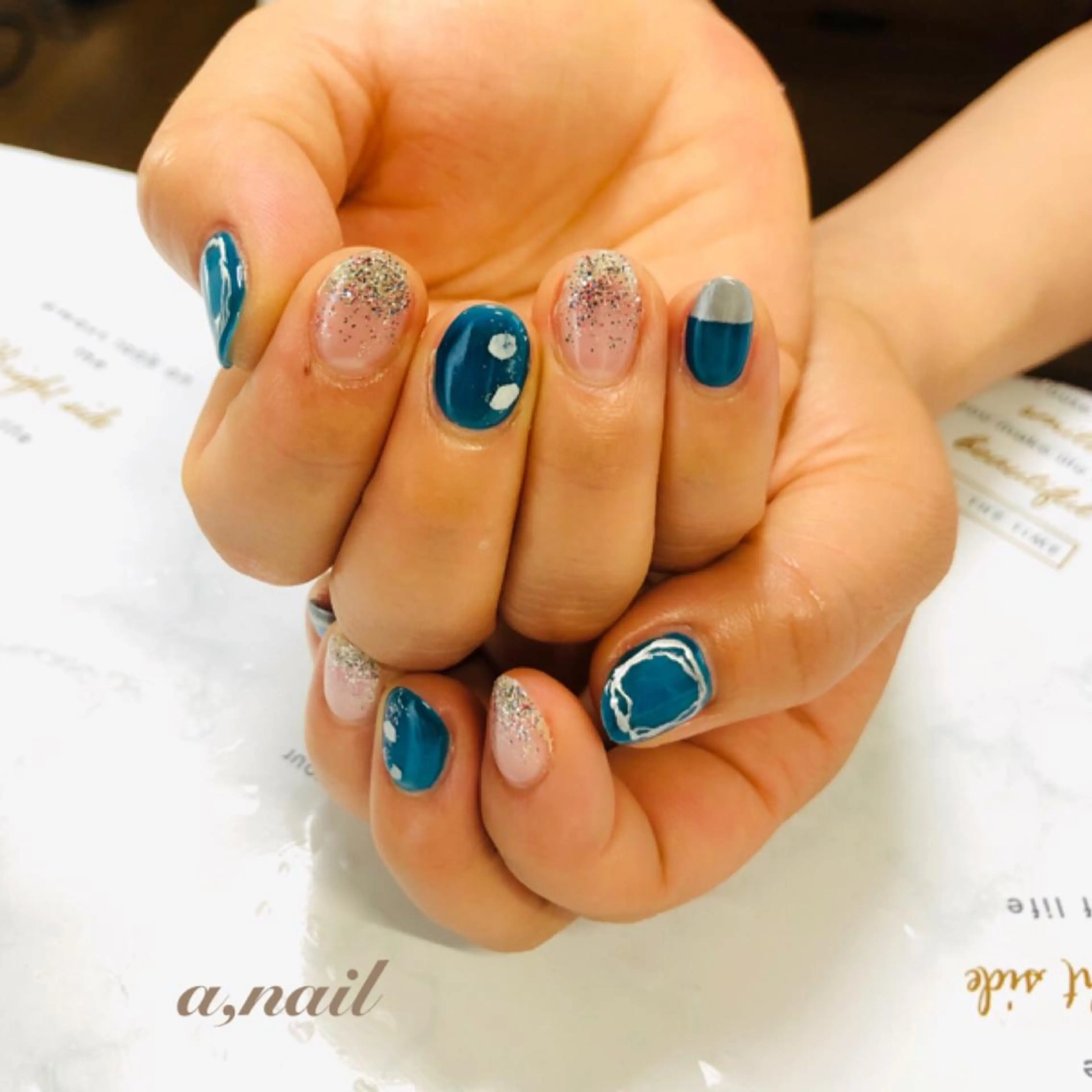 ネイル フットネイル ジェルネイル グラデーション ラメ(グリッター) ラメグラデーション ハンドネイル ネイルサロン エーネイルのネイルデザイン