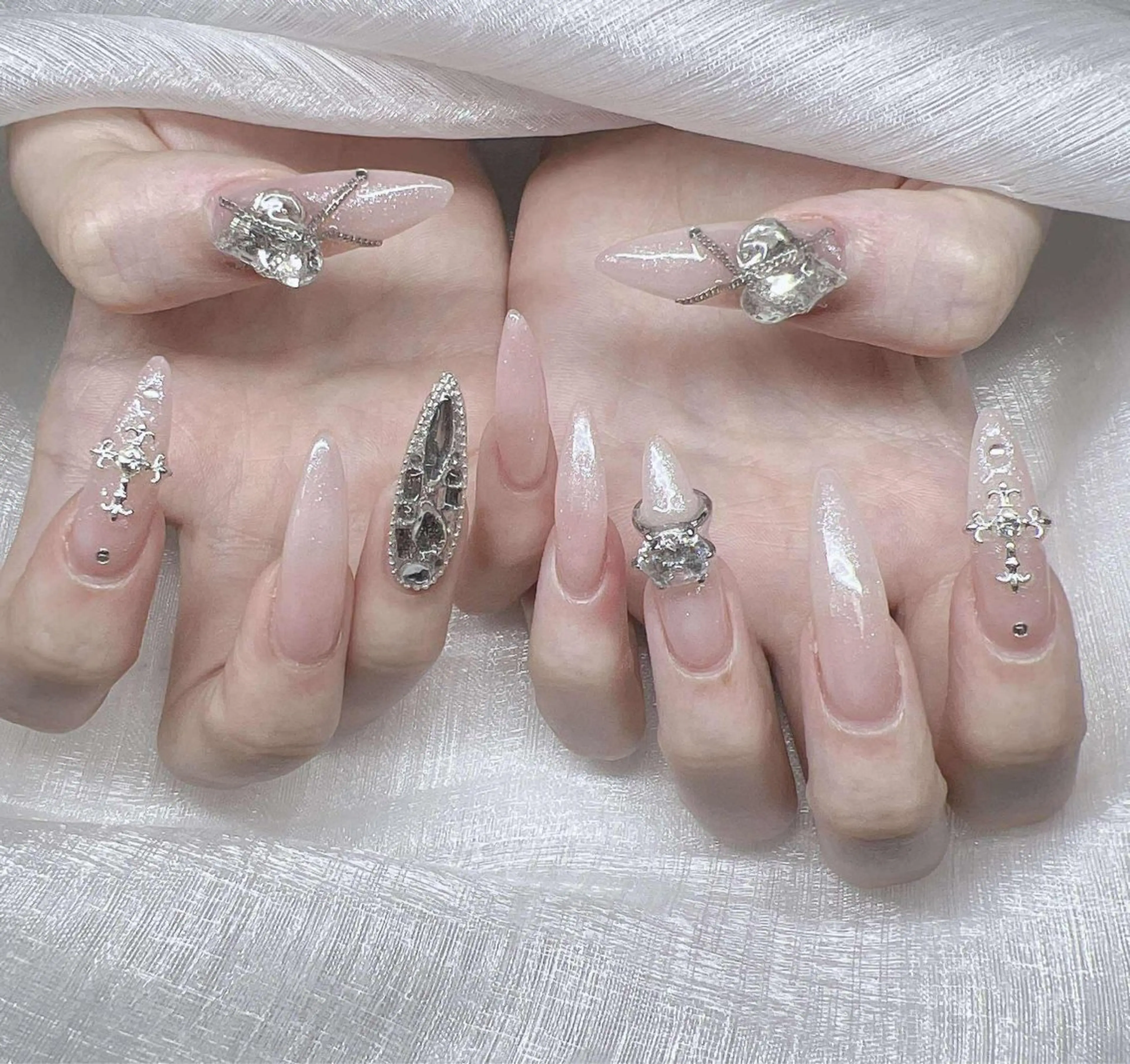 ネイル 長さ出し グラデーション 卒業式 キラキラネイル マグネットネイル ハンドネイル Lee Nailsのネイルデザイン