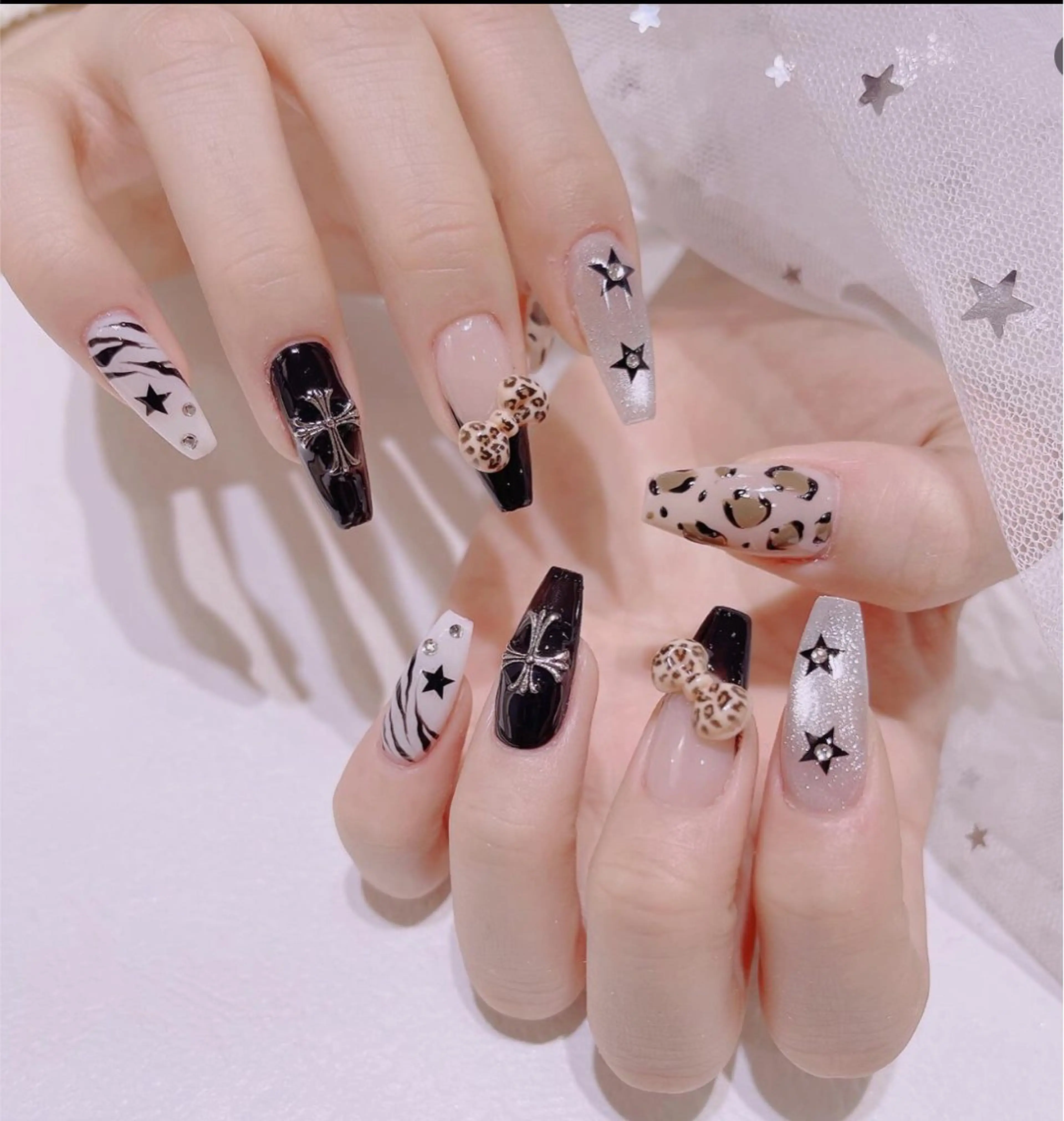 ネイル アートネイル ジェルネイル グラデーション マグネットネイル ニュアンスネイル ハンドネイル Ryu Nail Studio所属・Ryu Nail 新大久保のネイルデザイン