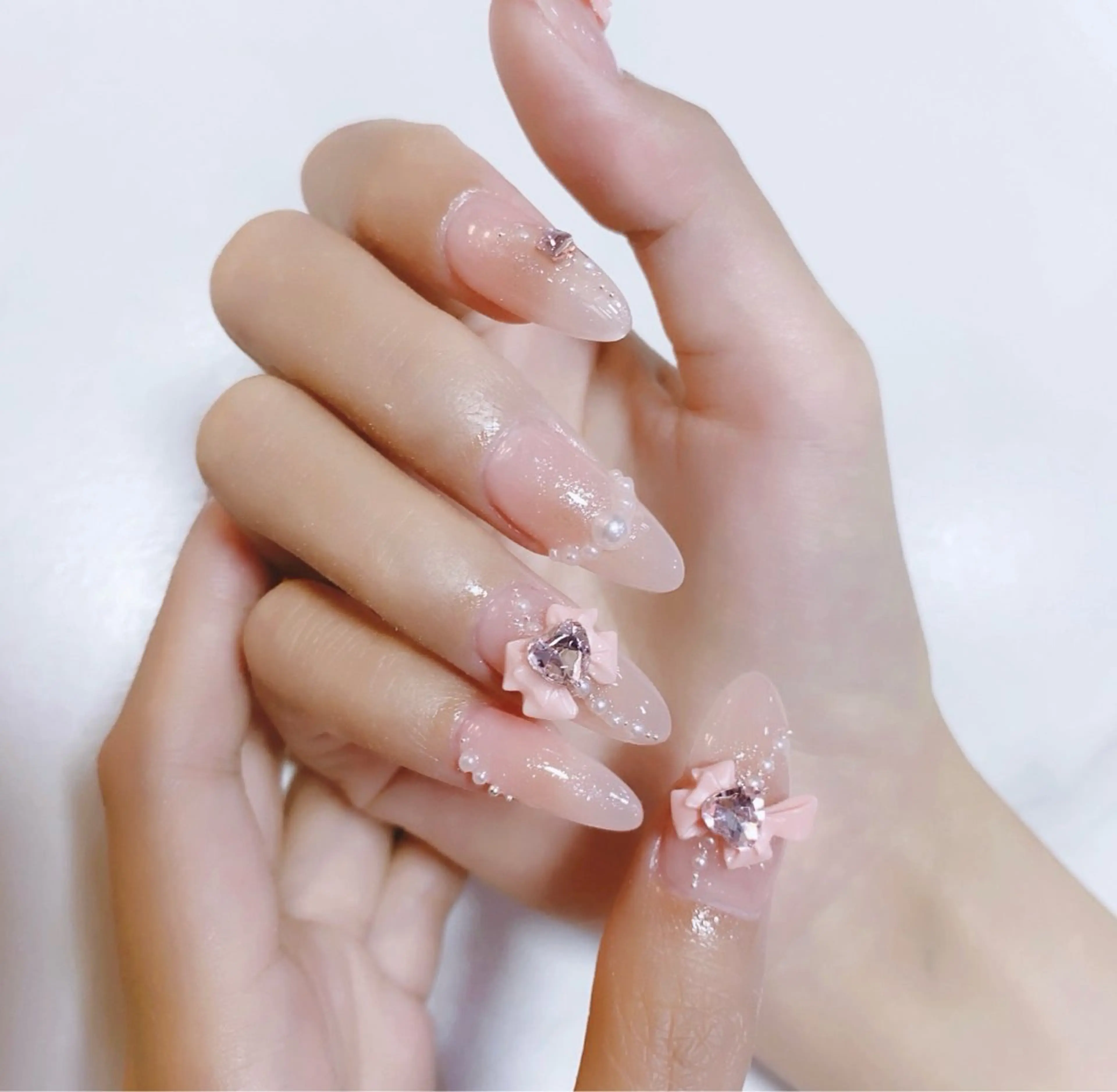 ネイル チークネイル 長さ出し フラワーネイル フレンチネイル ガーリー sun nail池袋 モデル募集のネイルデザイン