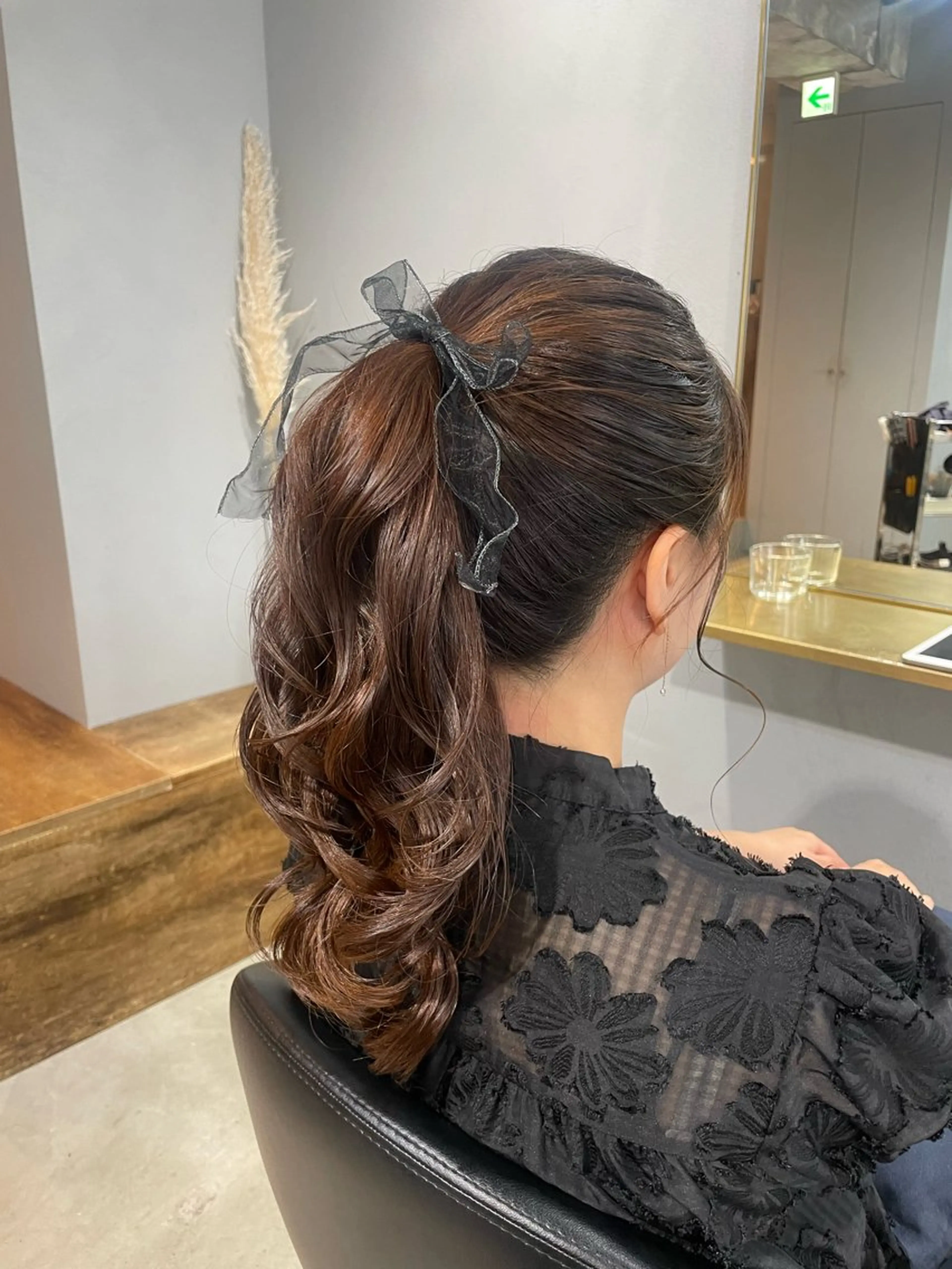 ロング ヘアアレンジ ポニーテール 【arc】Ruri コテ巻き風パーマのヘアスタイル