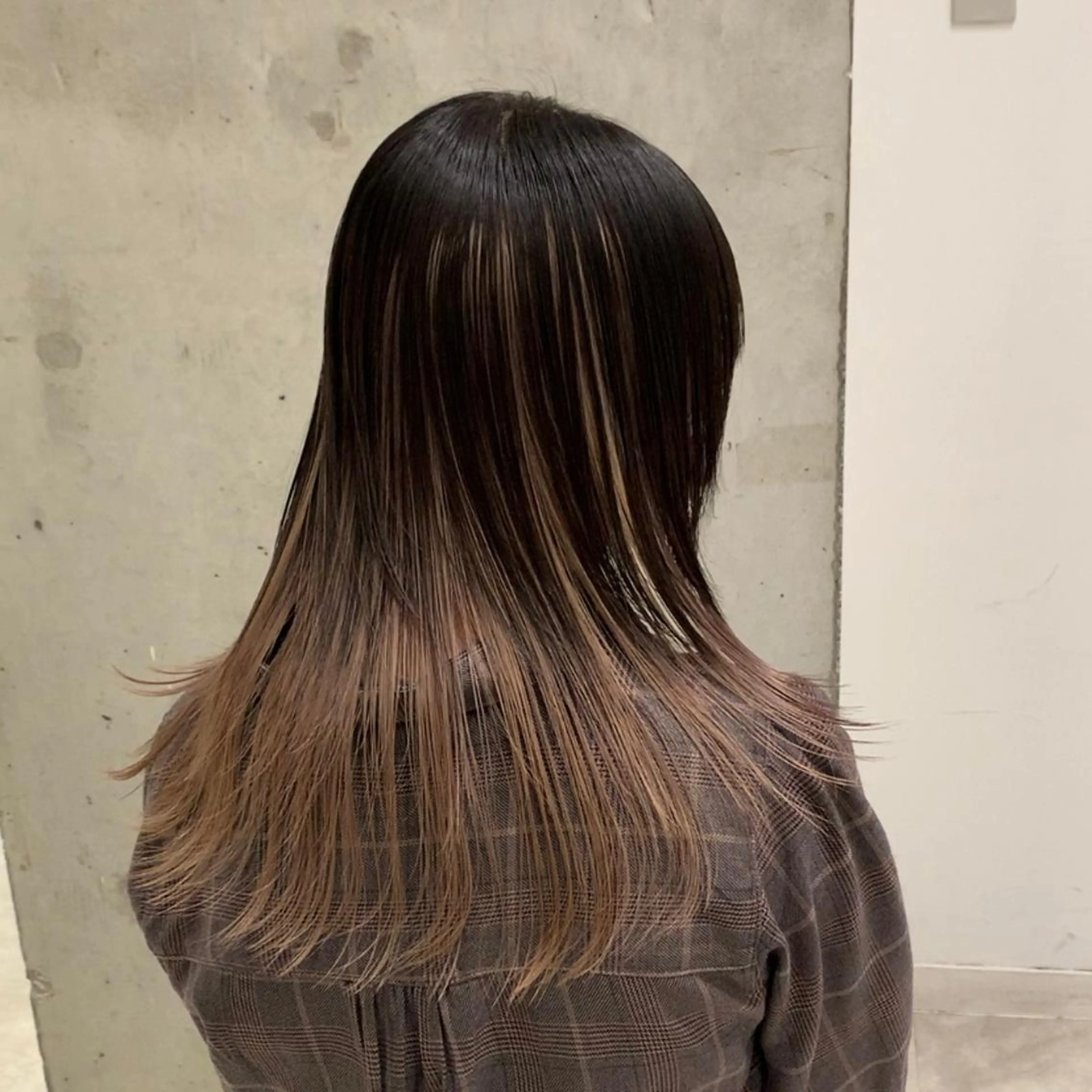 ミディアム カラー サロウィン(SALOWIN)原宿iori店所属・れい🫧 ハイトーン特化のヘアスタイル