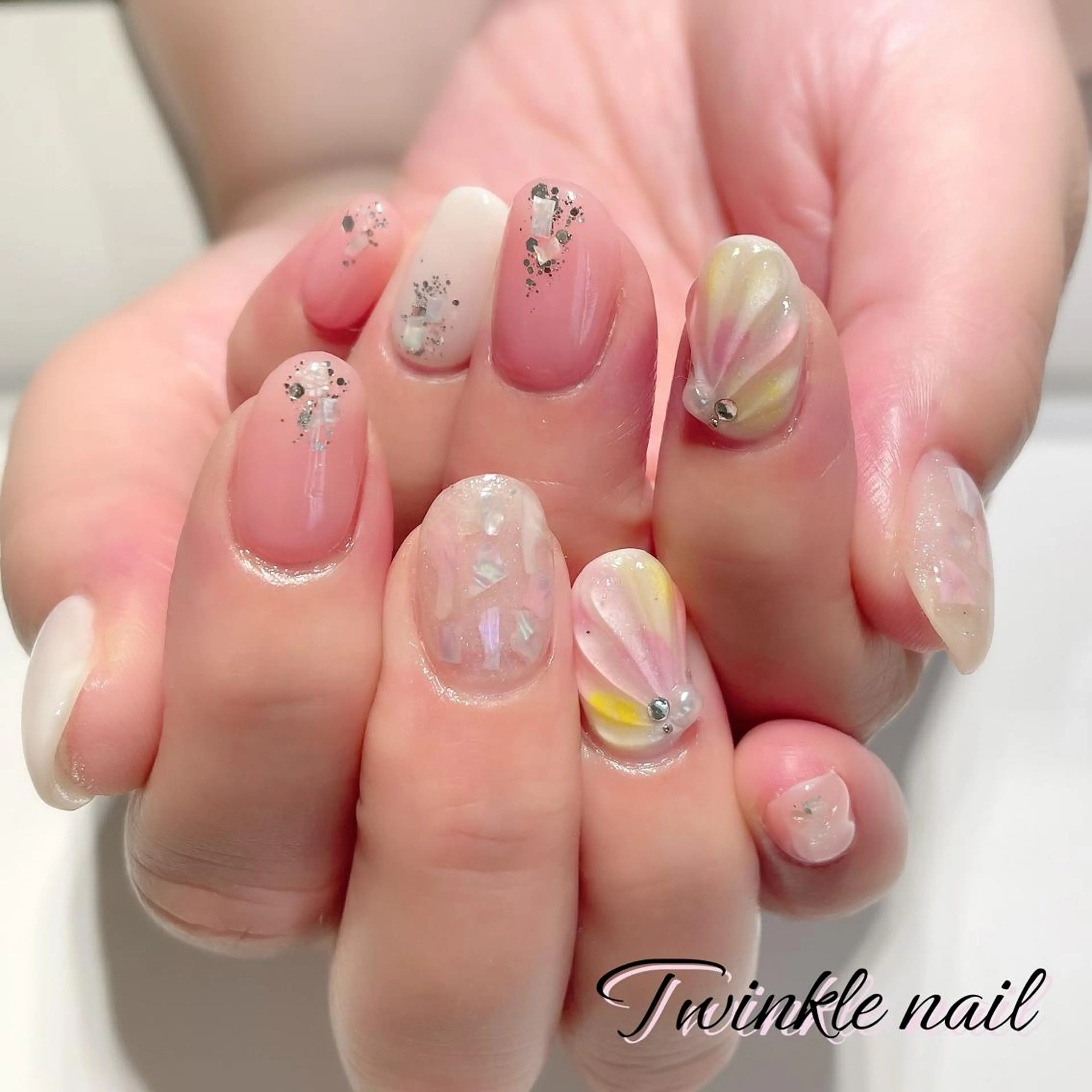 ネイル ハンドネイル ハンドケア 中井 綾香の眉毛・アイブロウイメージ