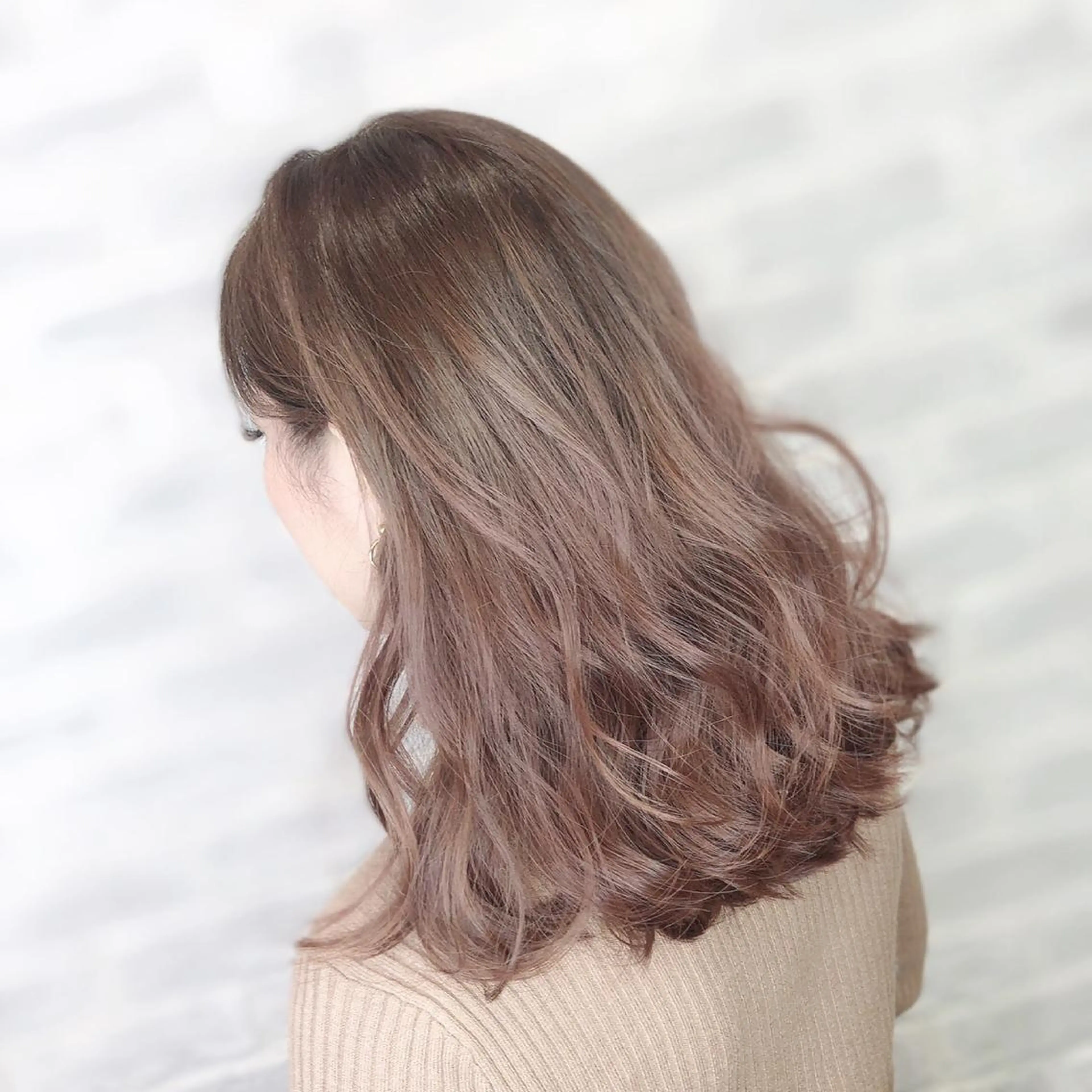 セミロング カラー カット ヘアカラー トリートメント 関 彩花のヘアスタイル