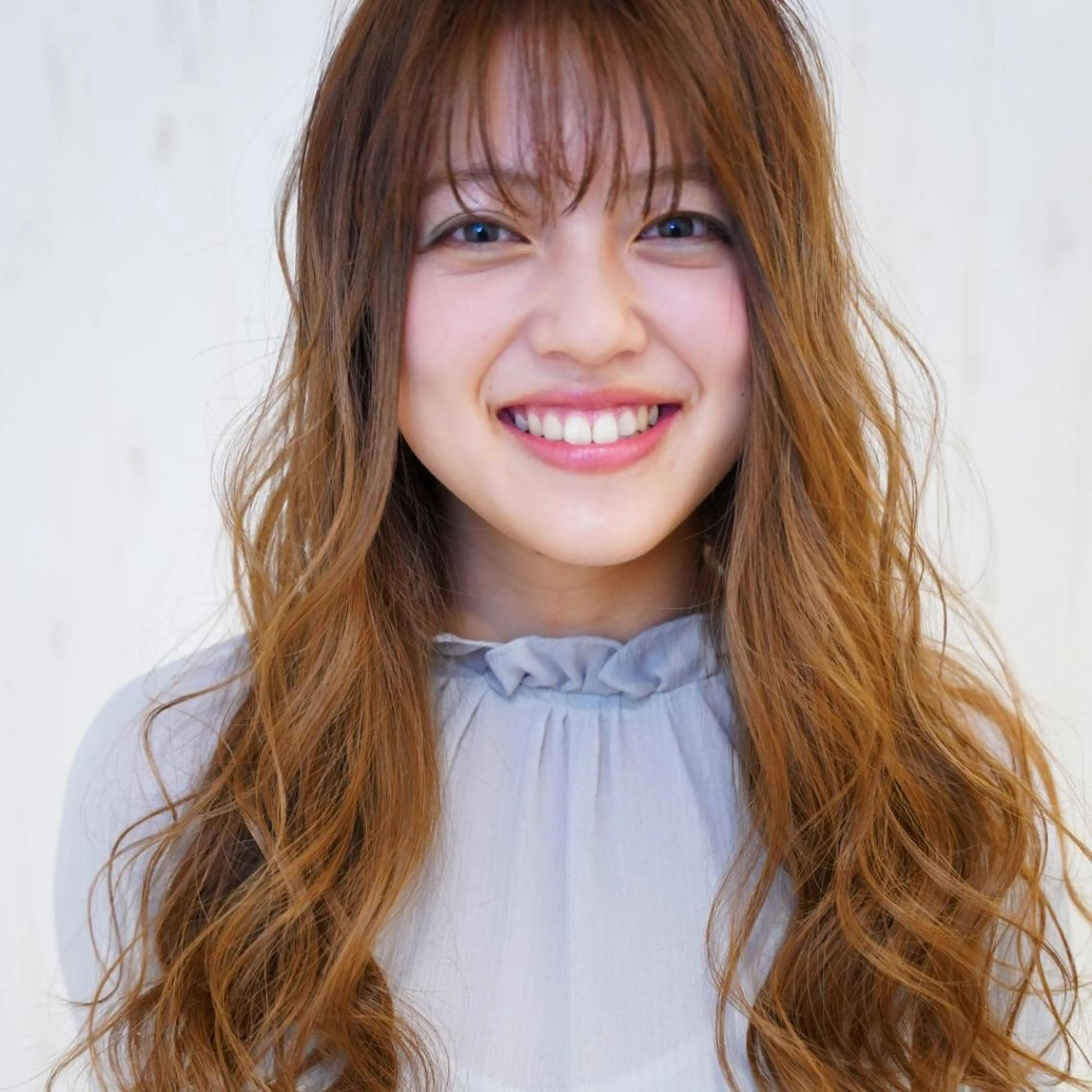 ロング 越智 咲穂のヘアスタイル