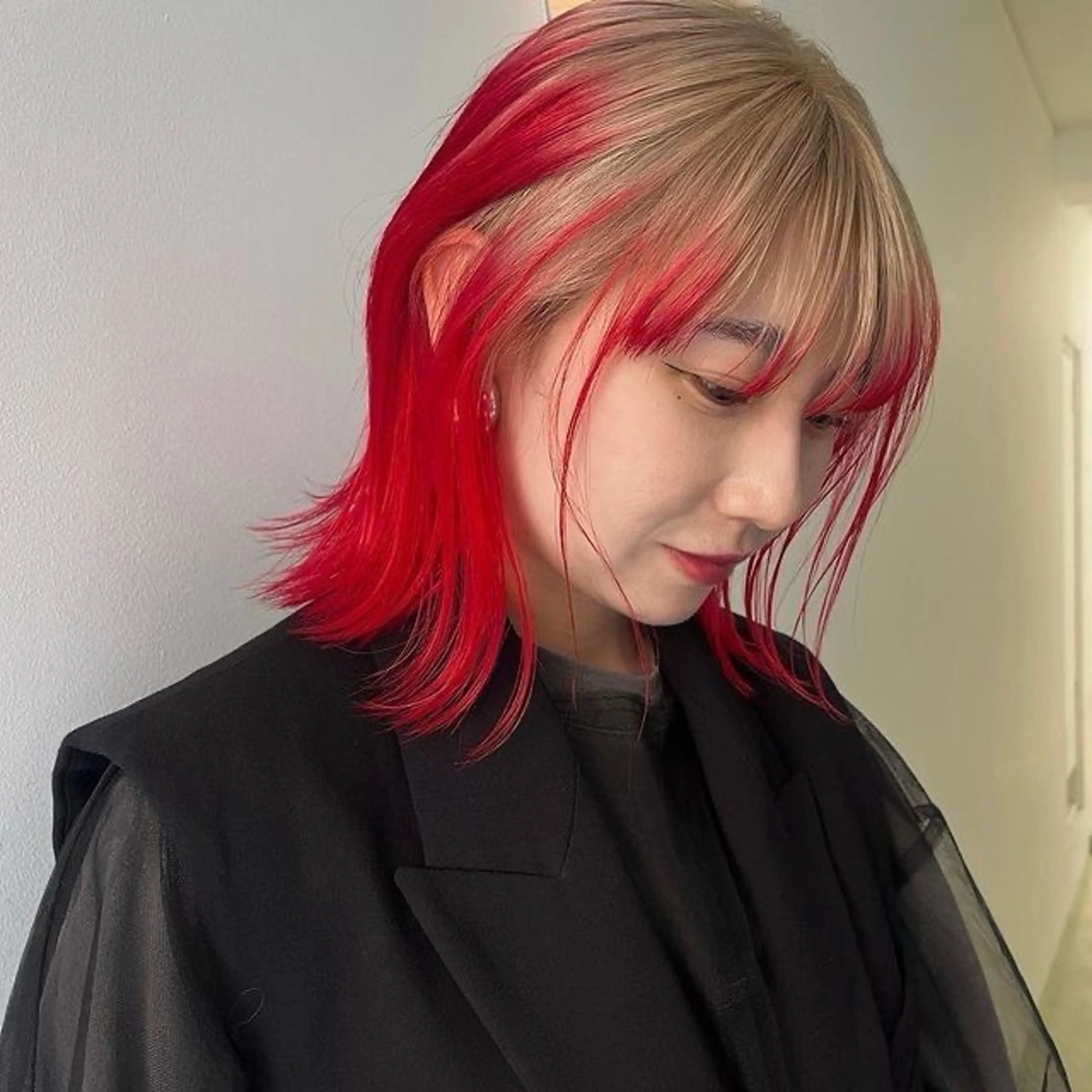 ミディアム カット ヘアカラー A M Iのヘアスタイル