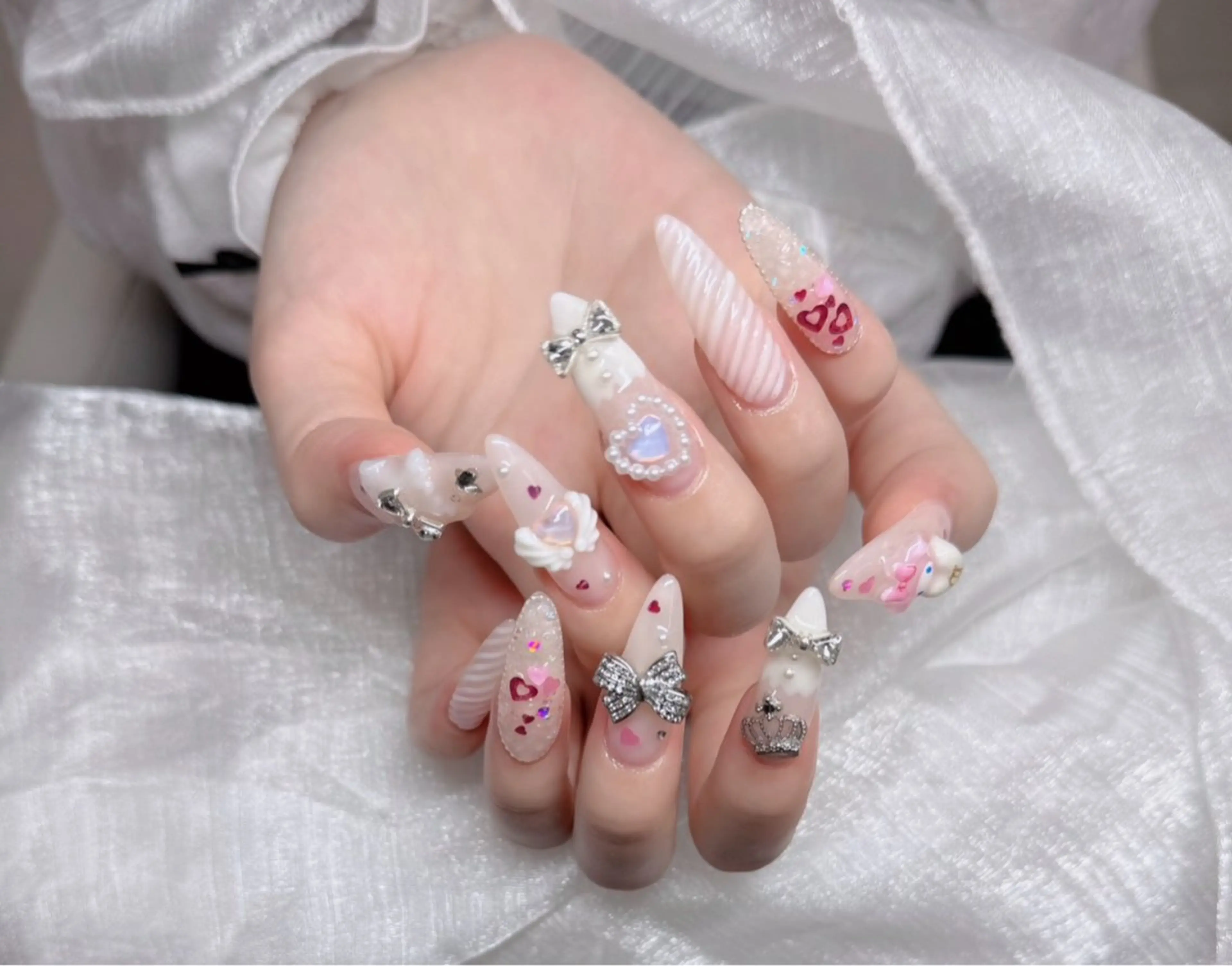 ネイル フレンチネイル ジェルネイル ガラスフレンチ ハロウィン ハート H.baby Nail Salonのネイルデザイン