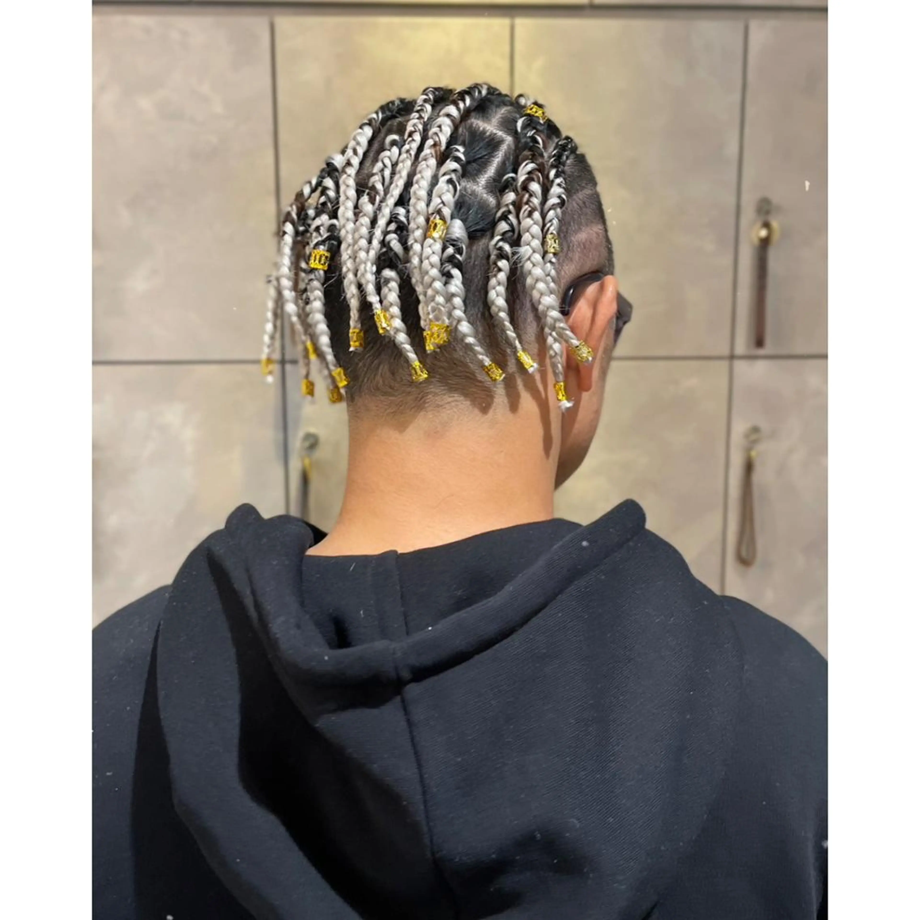 メンズ キッズ 子どものヘアアレンジ エクステ ヘアセット BRAIDS💎愛子 大人ハイライト💎のヘアスタイル