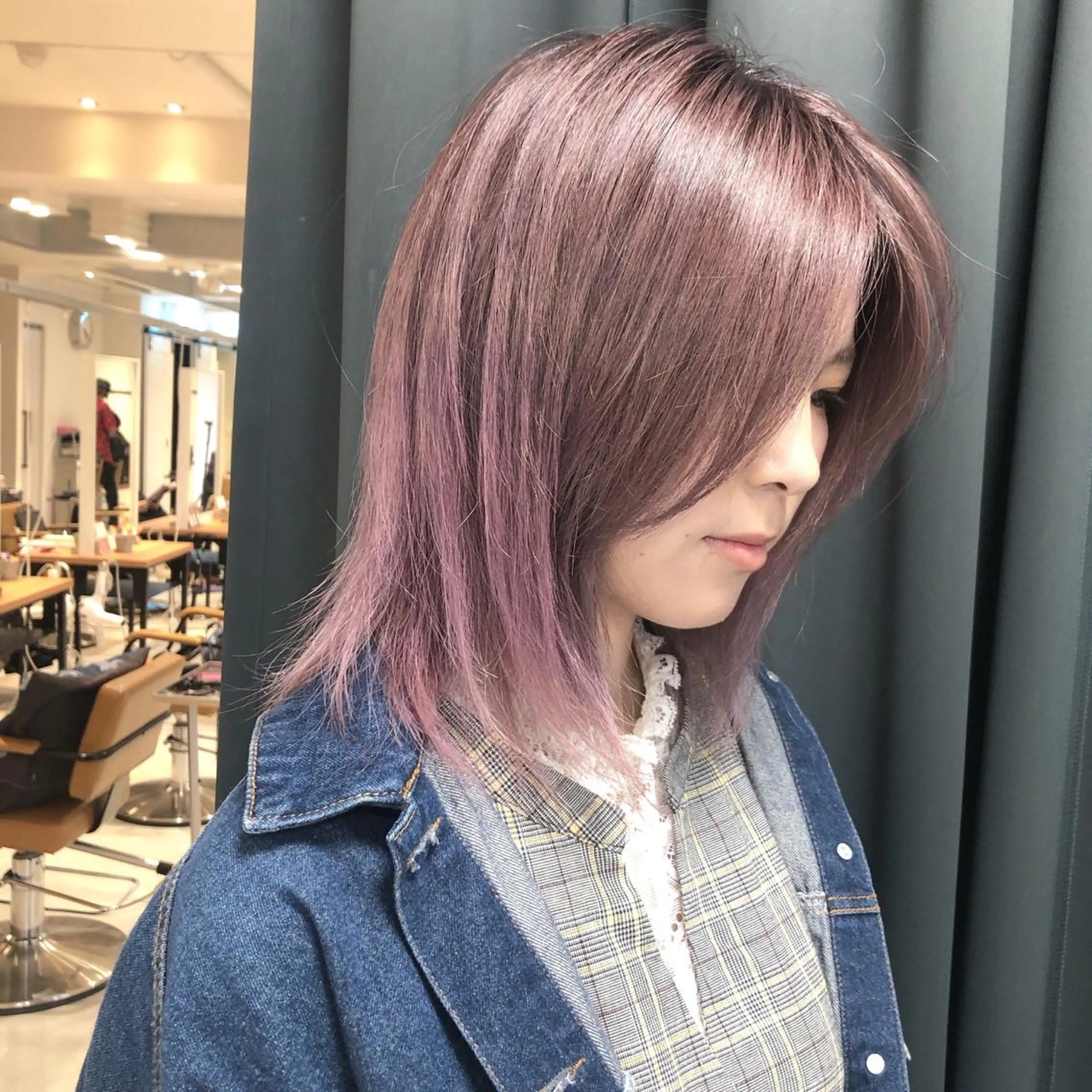 セミロング カラー グラデーションカラー ピンクカラー ORIKA 美容室のヘアスタイル