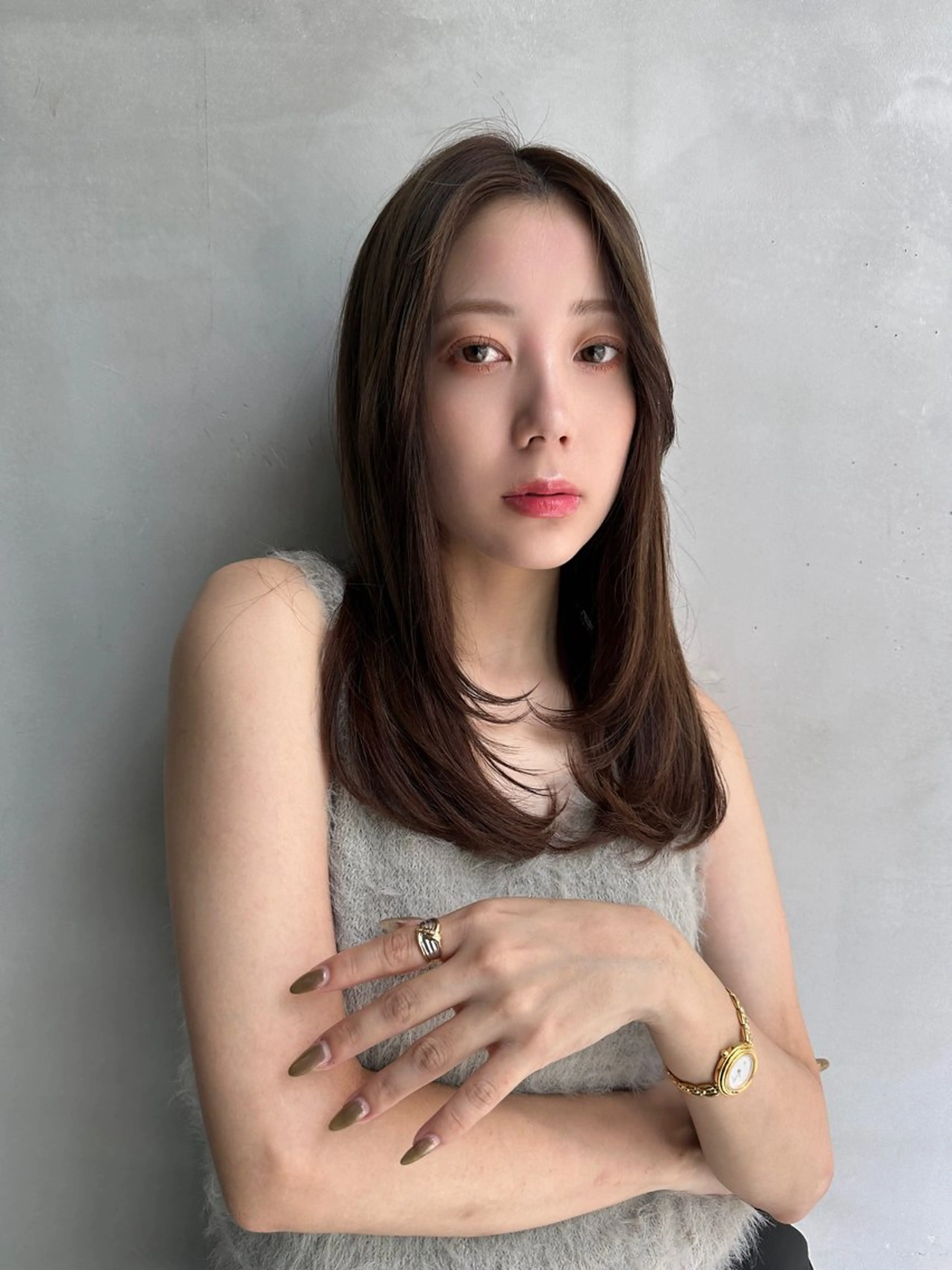 ロング カット 齊藤政太 顔周り カット 透明感カラーのヘアスタイル