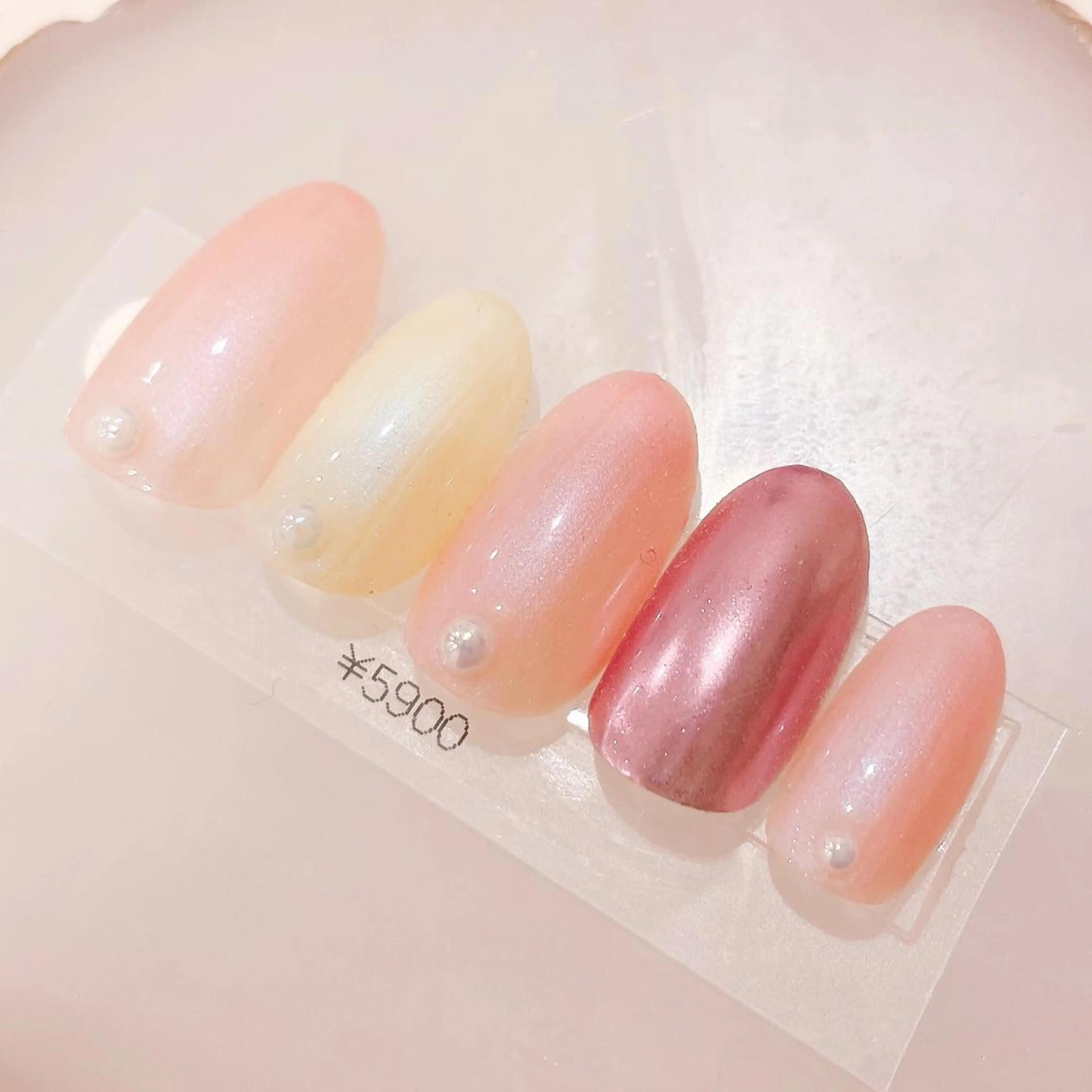 ネイル ミラーネイル ワンカラーネイル ピンク 黄色 CHIARA nailsのネイルデザイン