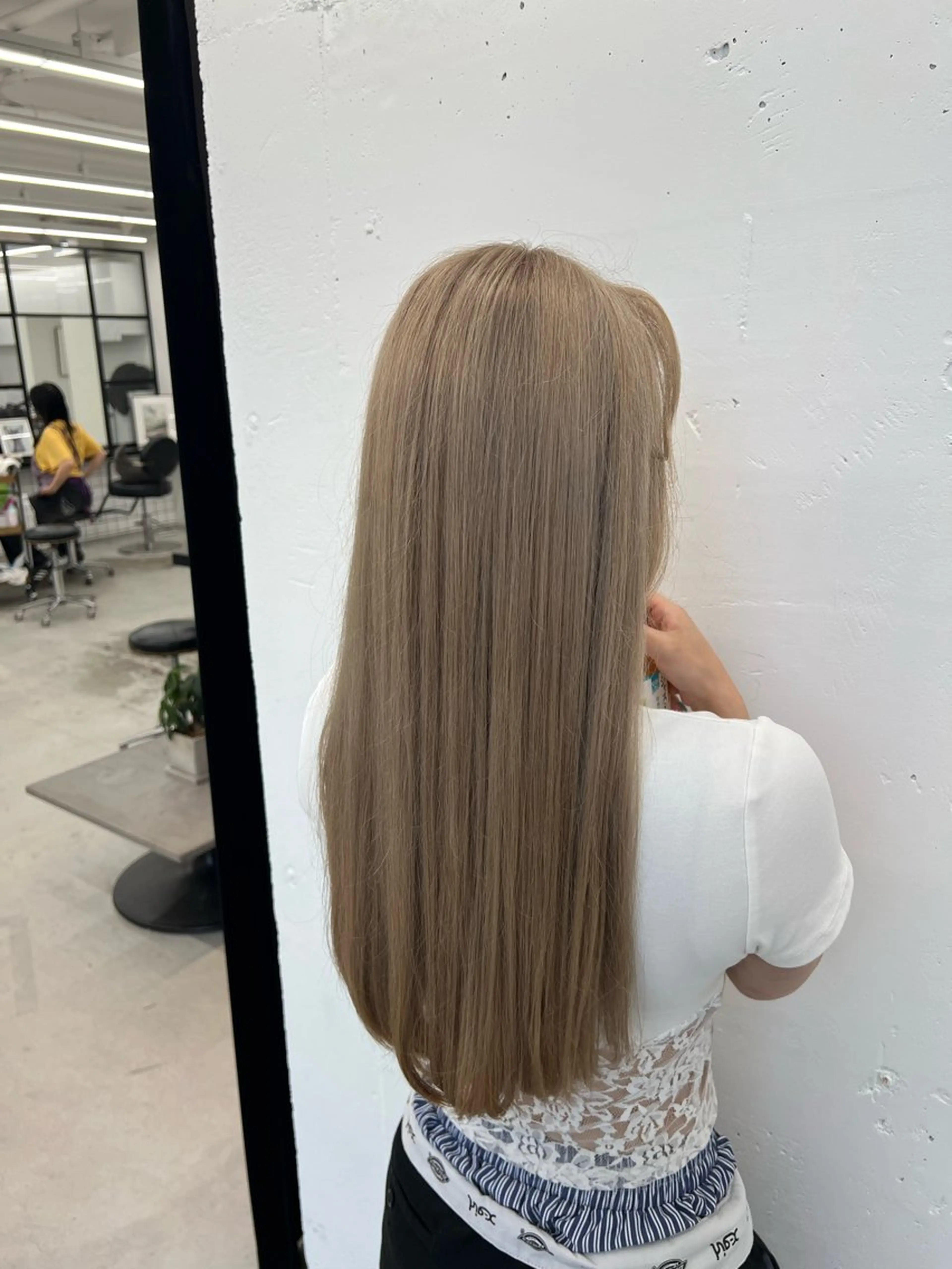 ロング カラー ベージュカラー ブリーチ 透明感カラー ハイトーンカラー ミルクティーベージュ ヘアカラー あすか JILLSTUDIOのヘアスタイル