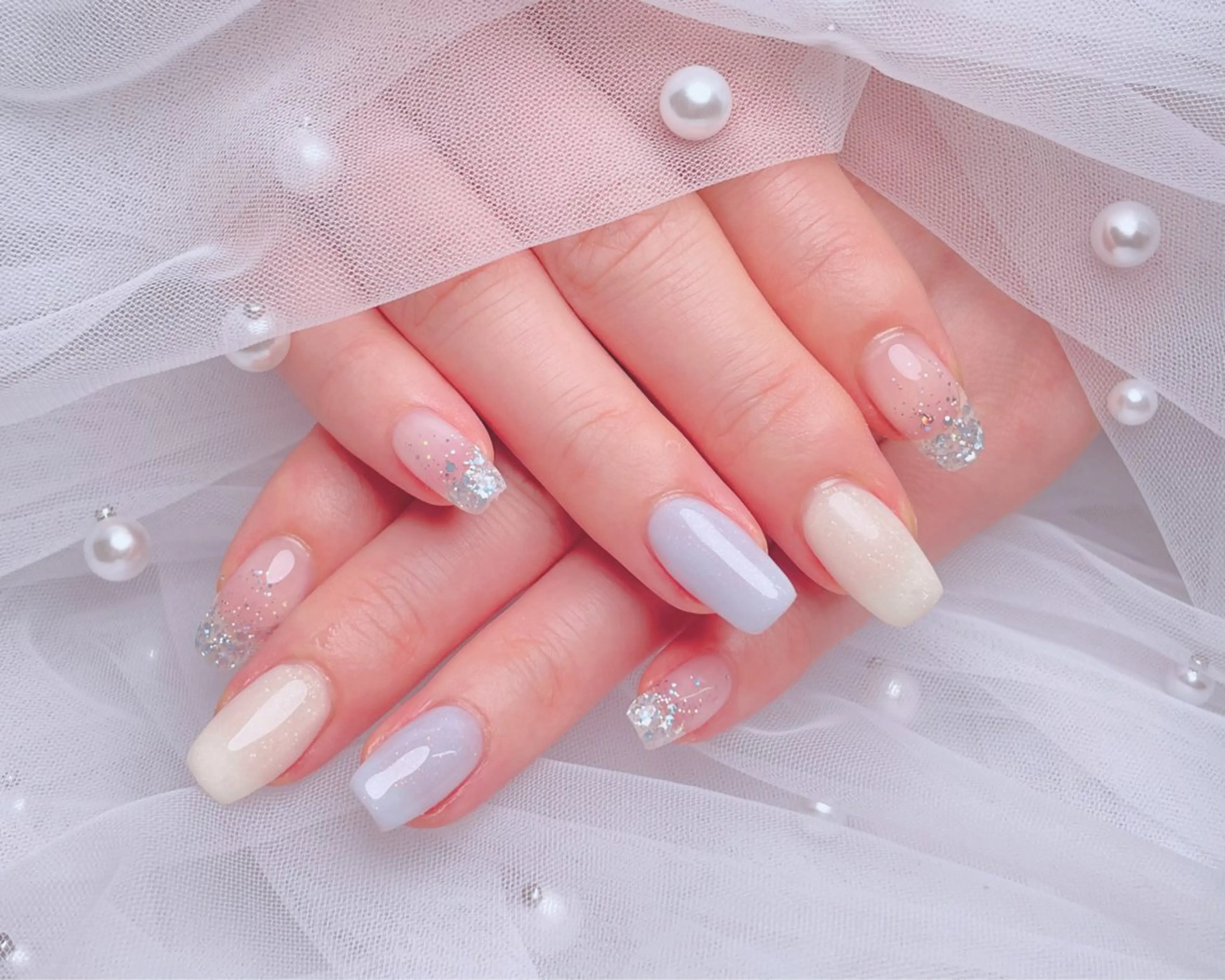 注目★40%OFF【初夏人気No.1】3色ランダムネイル￥4990円の写真