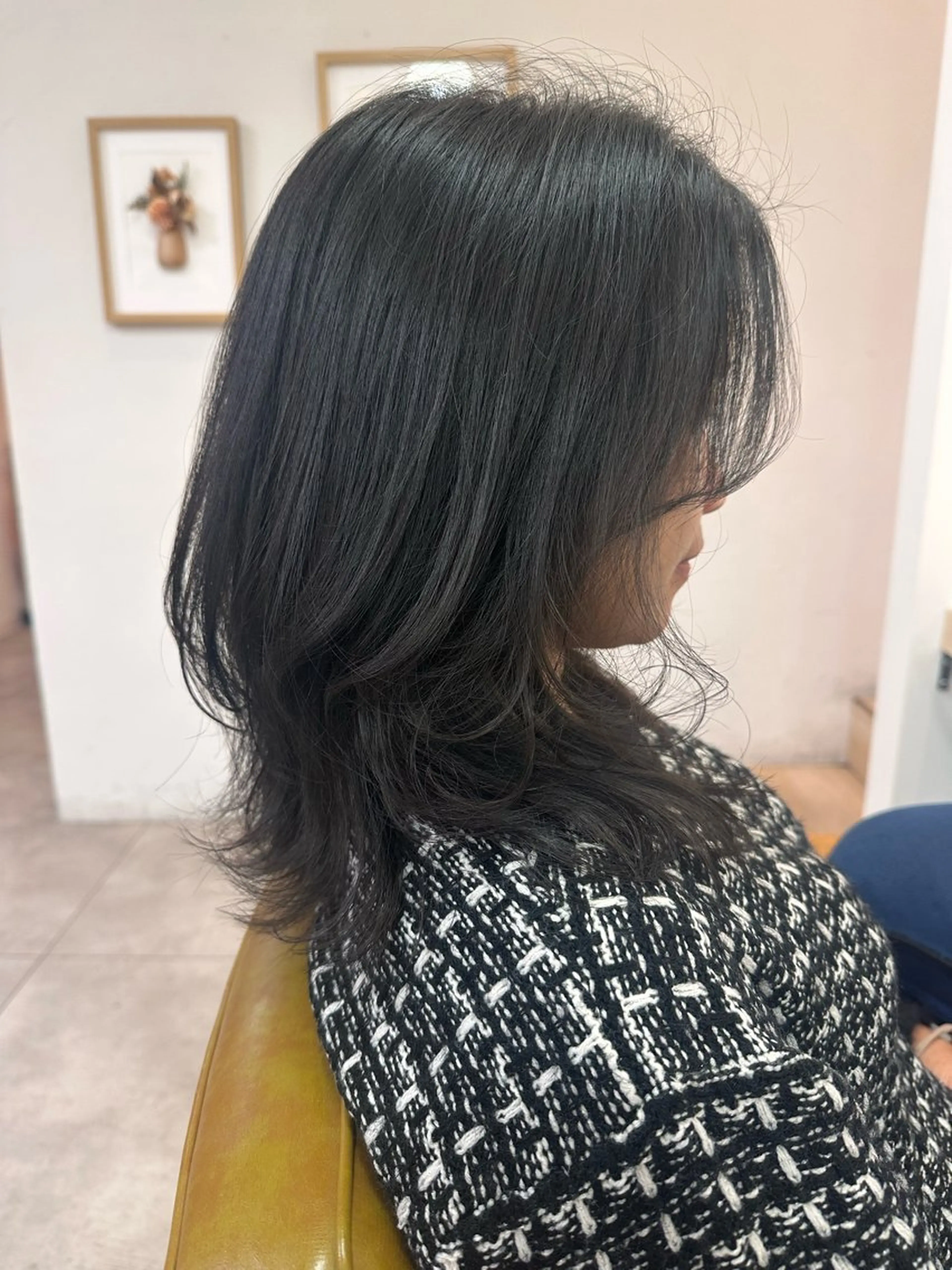 ミディアム レイヤーカット 立川 芽依のヘアスタイル