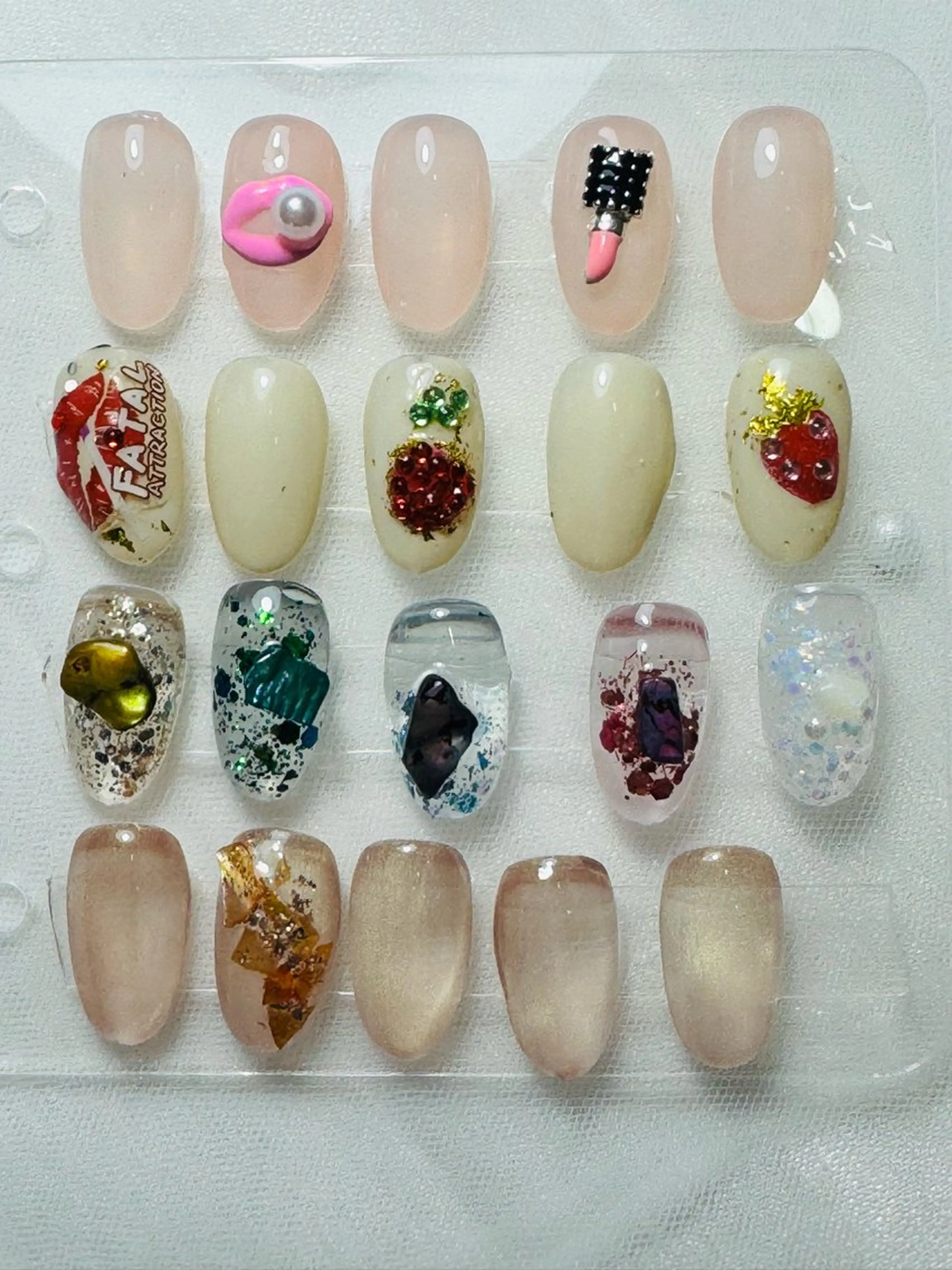 ネイル Regina レジーナのネイルデザイン