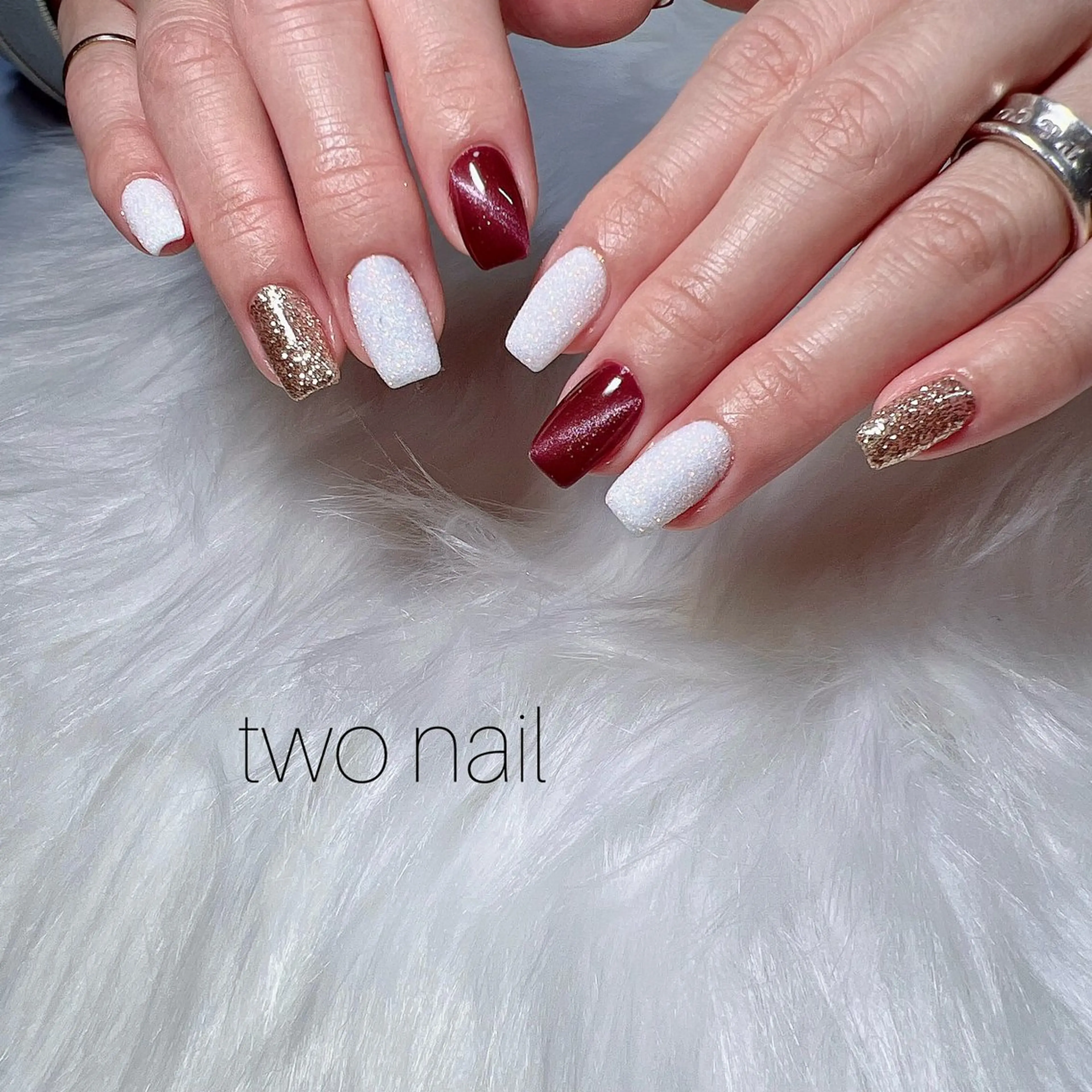 ネイル キラキラネイル マグネットネイル ネイルチップ ホワイト ハンドネイル two nailのネイルデザイン