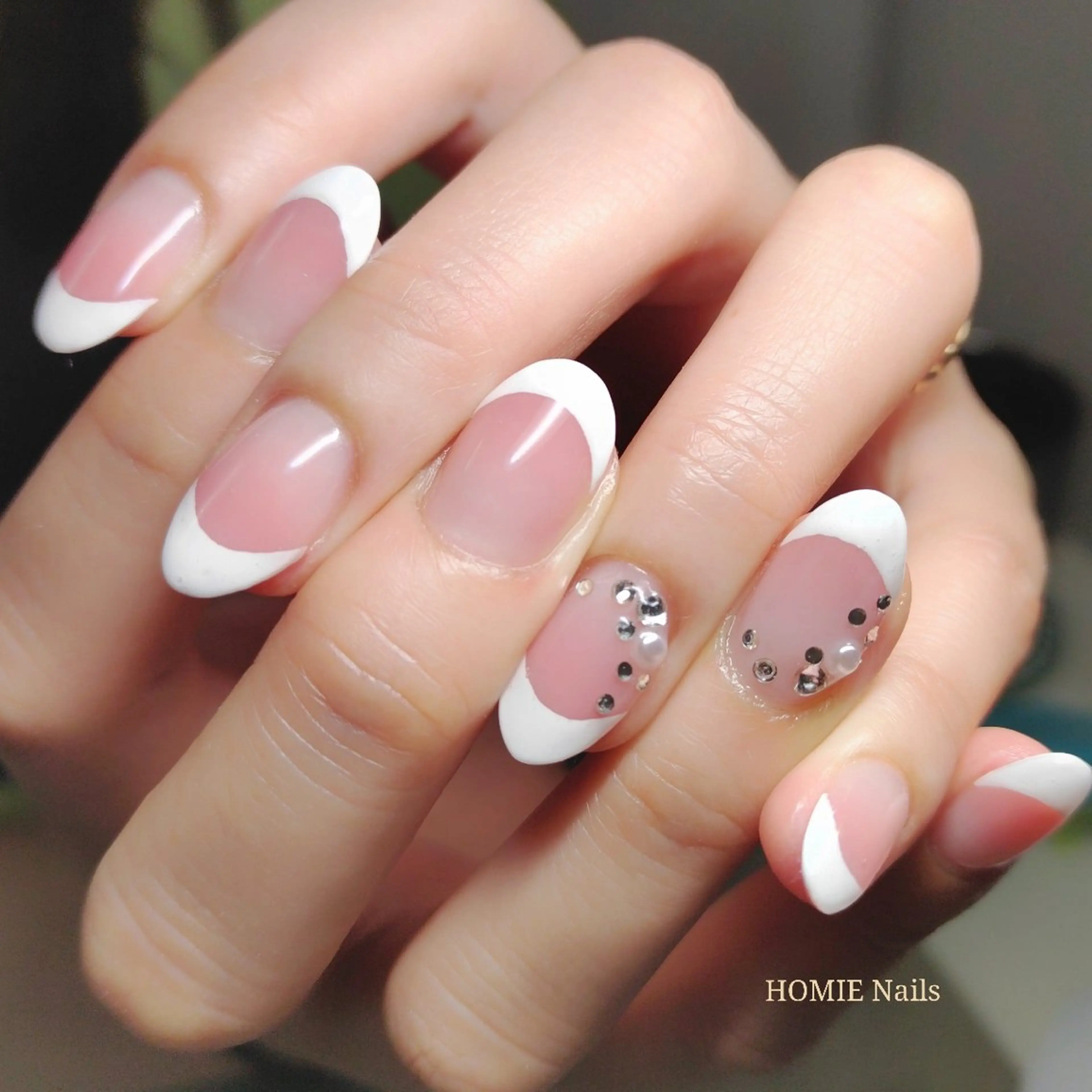 ⭐︎他店、自店オフ無料⭐︎王道⭐︎フレンチネイル⭐︎カラー変更可⭐︎ラメラインもOK✨の写真