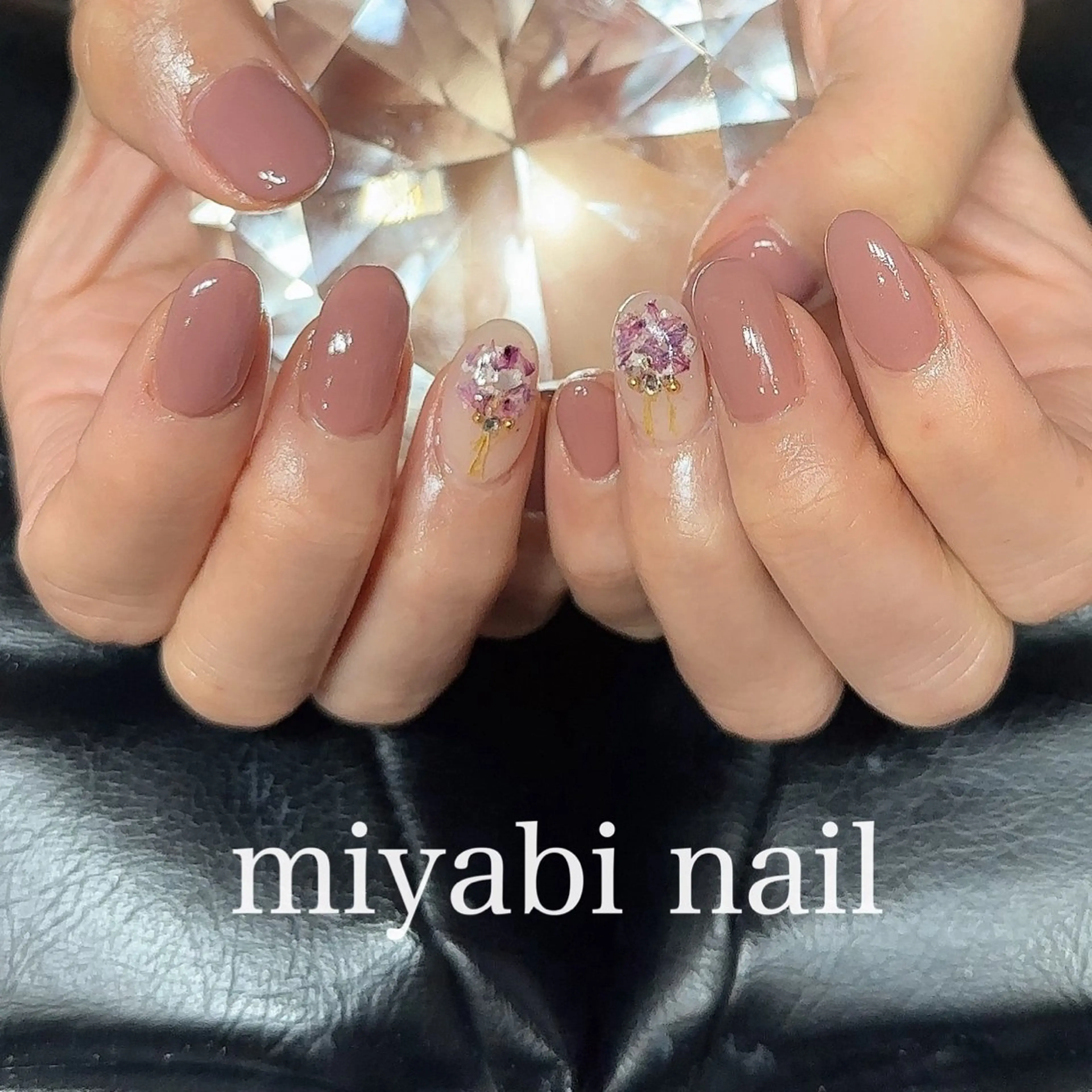 ネイル アートネイル ブラウン フラワーネイル 持ち込み オフィスネイル ハンドネイル miyabi nail 桂川駅近くのネイルデザイン