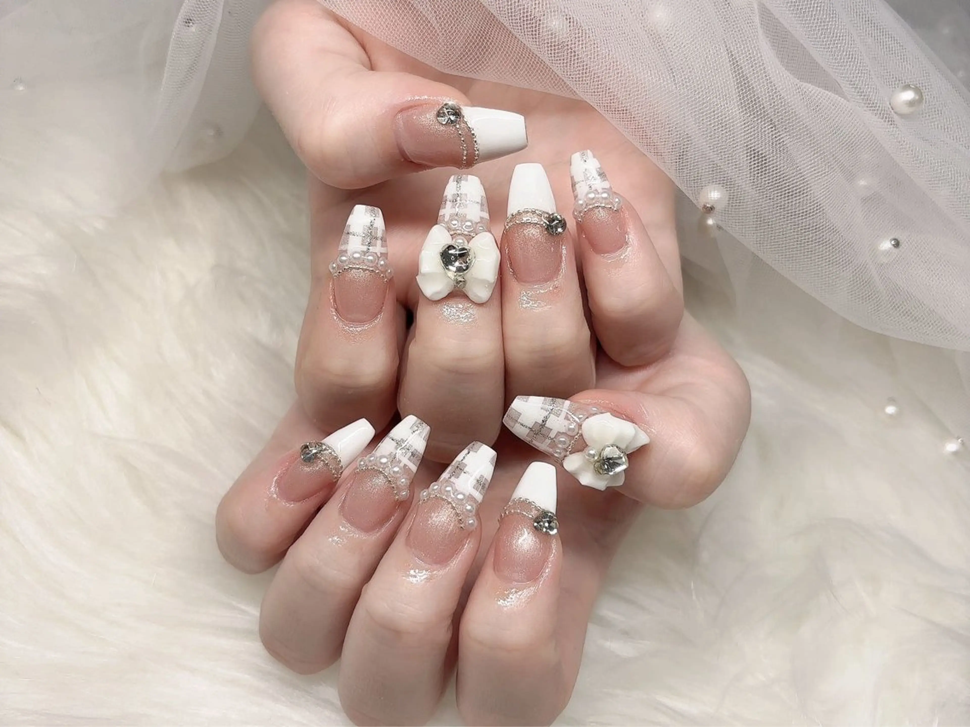 ネイル オーロラネイル 長さ出し フラッシュネイル フレンチネイル ジェルネイル ハンドネイル ETERNA Nail 銀座店【パラジェル/フィルイン/チップ長さだし/マグネット/ニュアンス】所属・ア カリのネイルデザイン