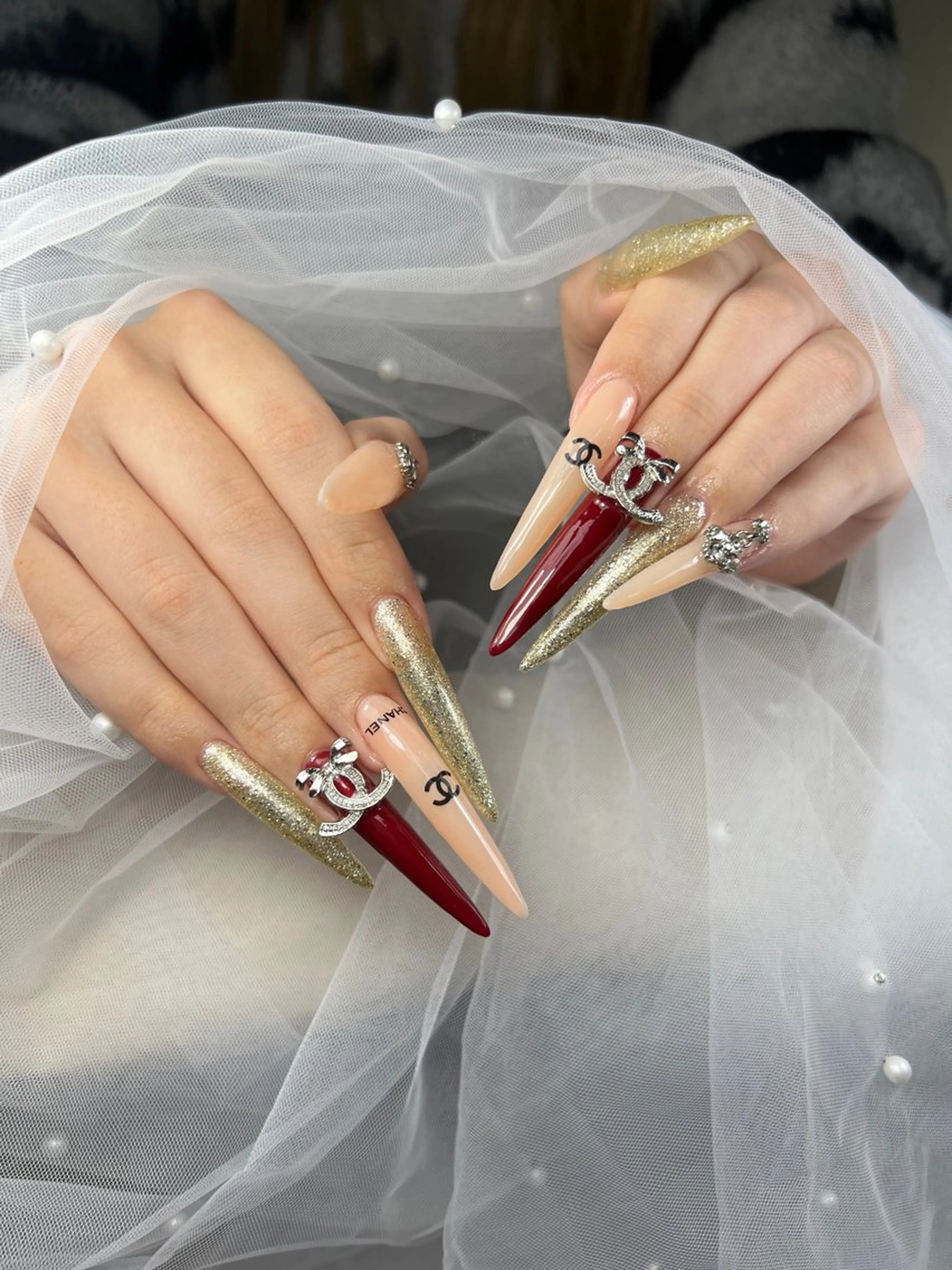 ネイル アートネイル オーロラネイル チークネイル 長さ出し フットネイル ハンドネイル ハンドケア Mio_ Noiranailのネイルデザイン