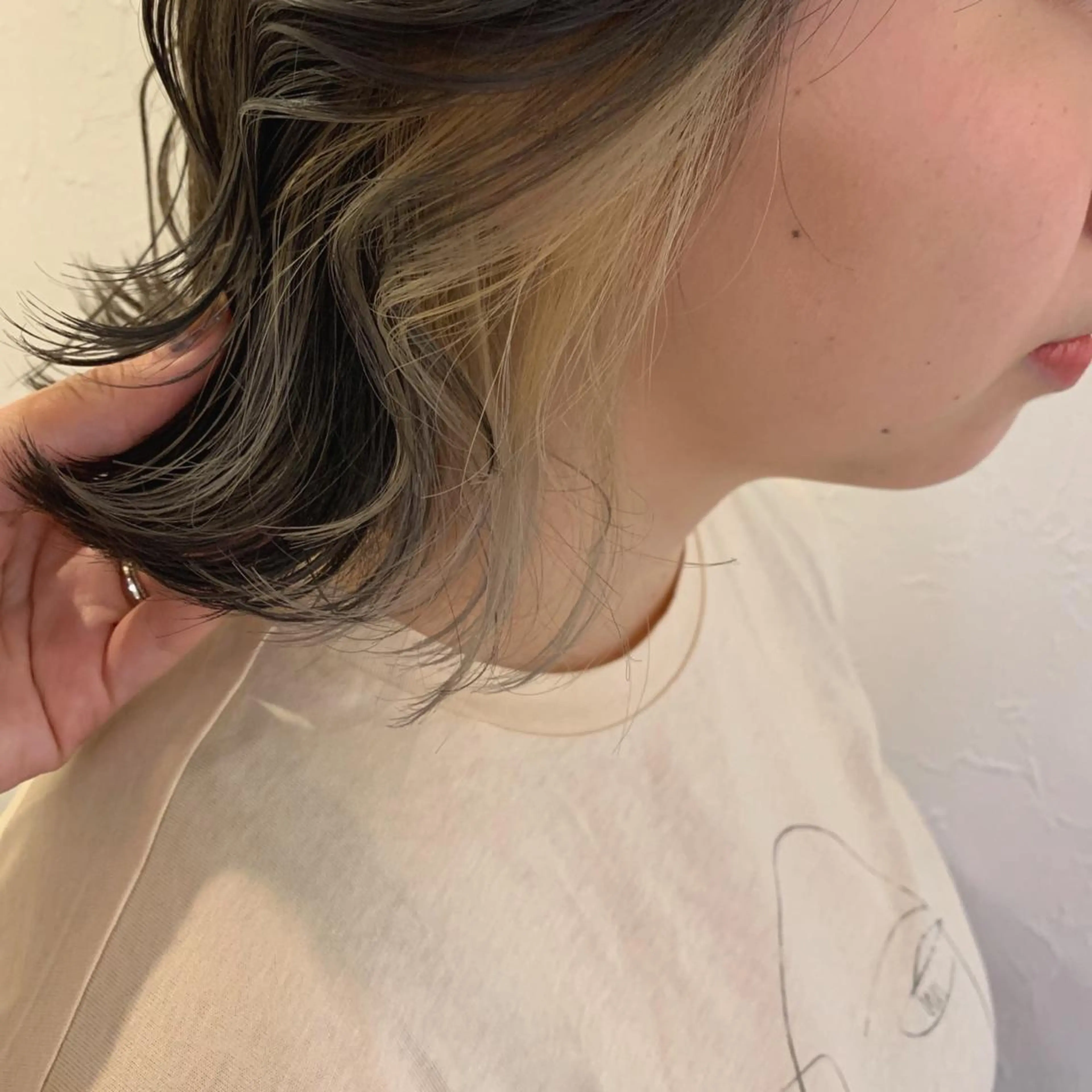 ショート カラー ベージュカラー イヤリングカラー ミルクティーベージュ ヘアカラー m ā l o.🌷 サカモトマイコのヘアスタイル