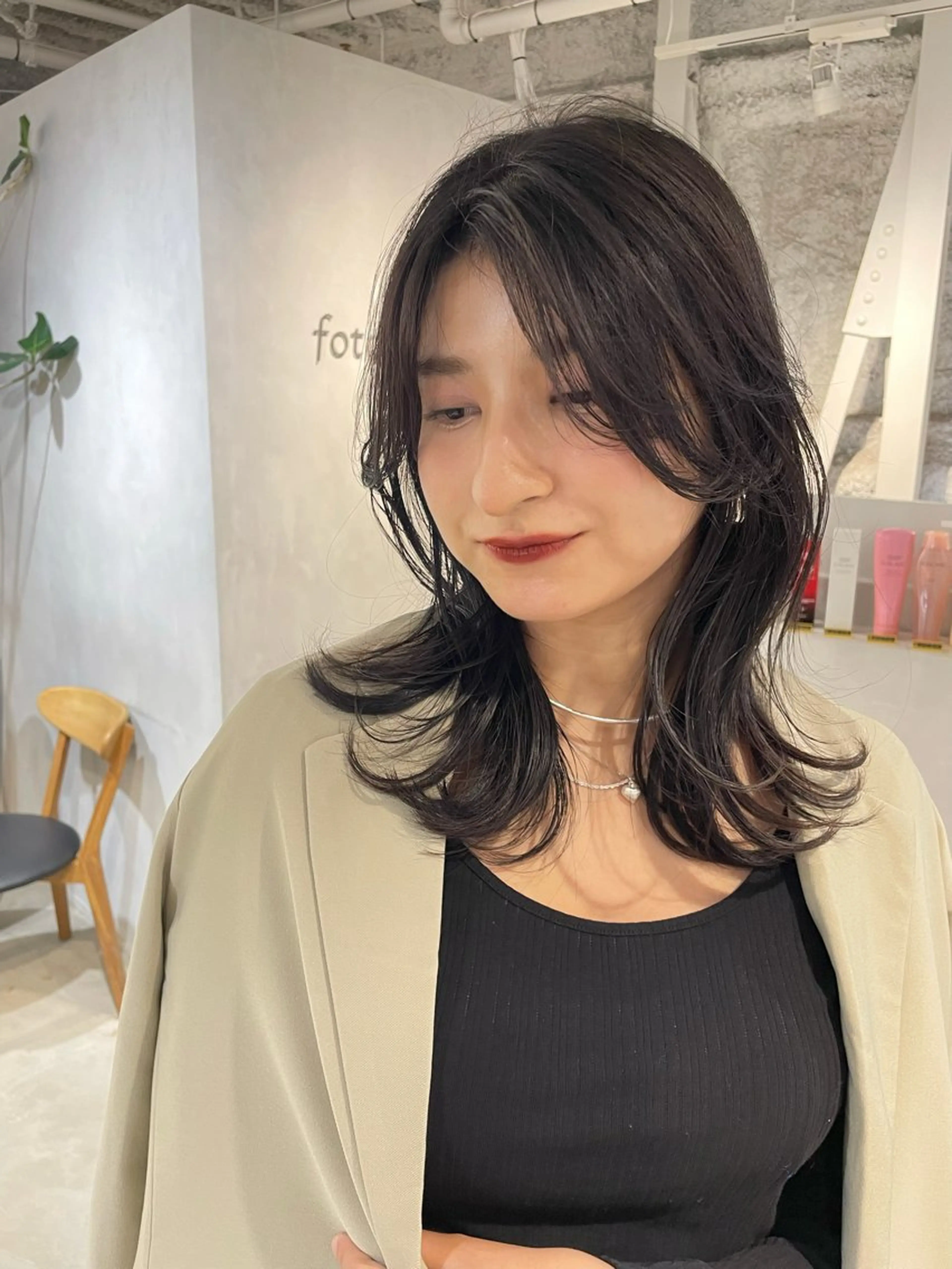 ミディアム SAKI 新宿のヘアスタイル