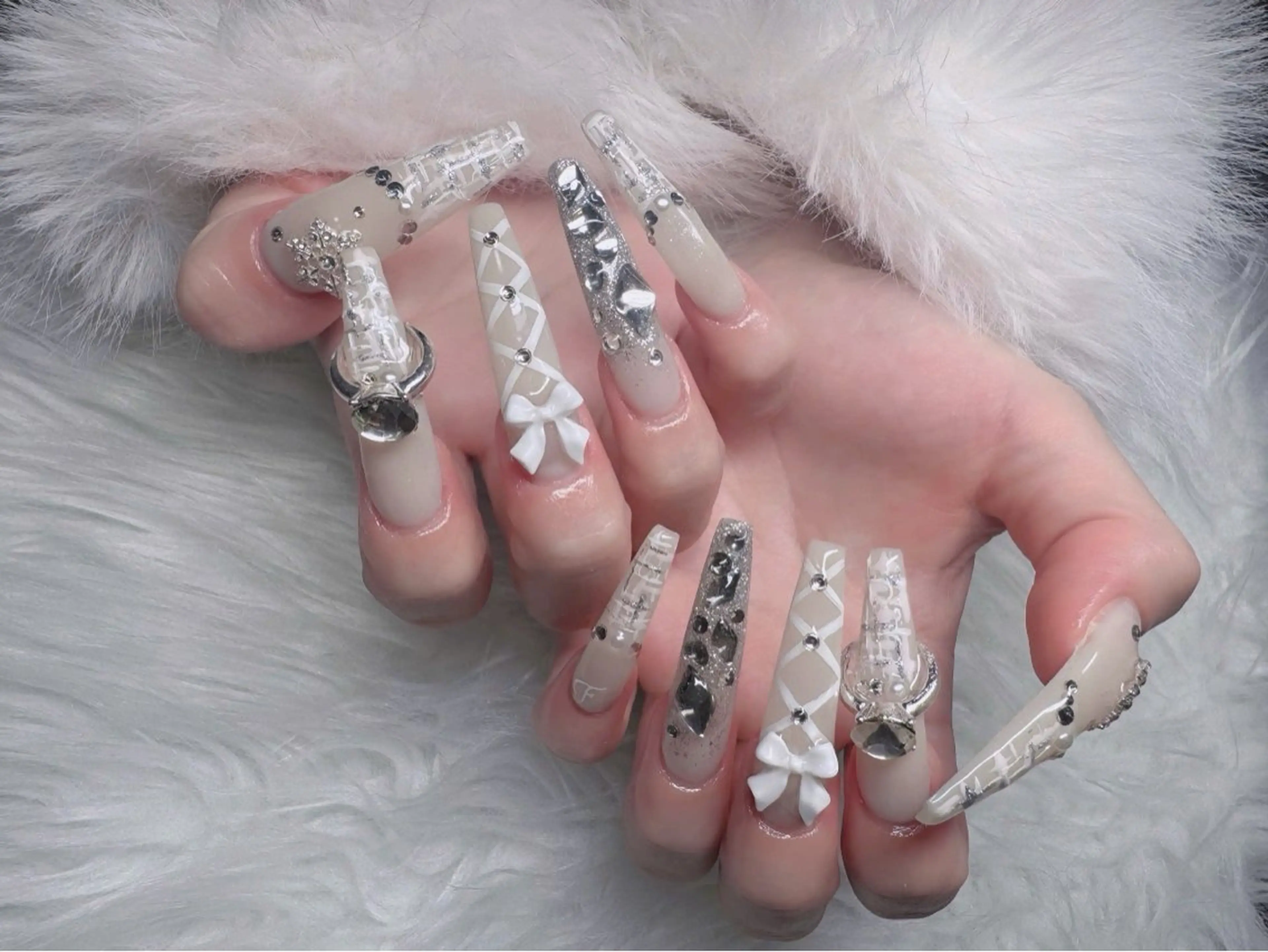 ネイル オーロラネイル フレンチネイル ジェルネイル ハロウィン 韓国ネイル H.baby Nail Salonのネイルデザイン