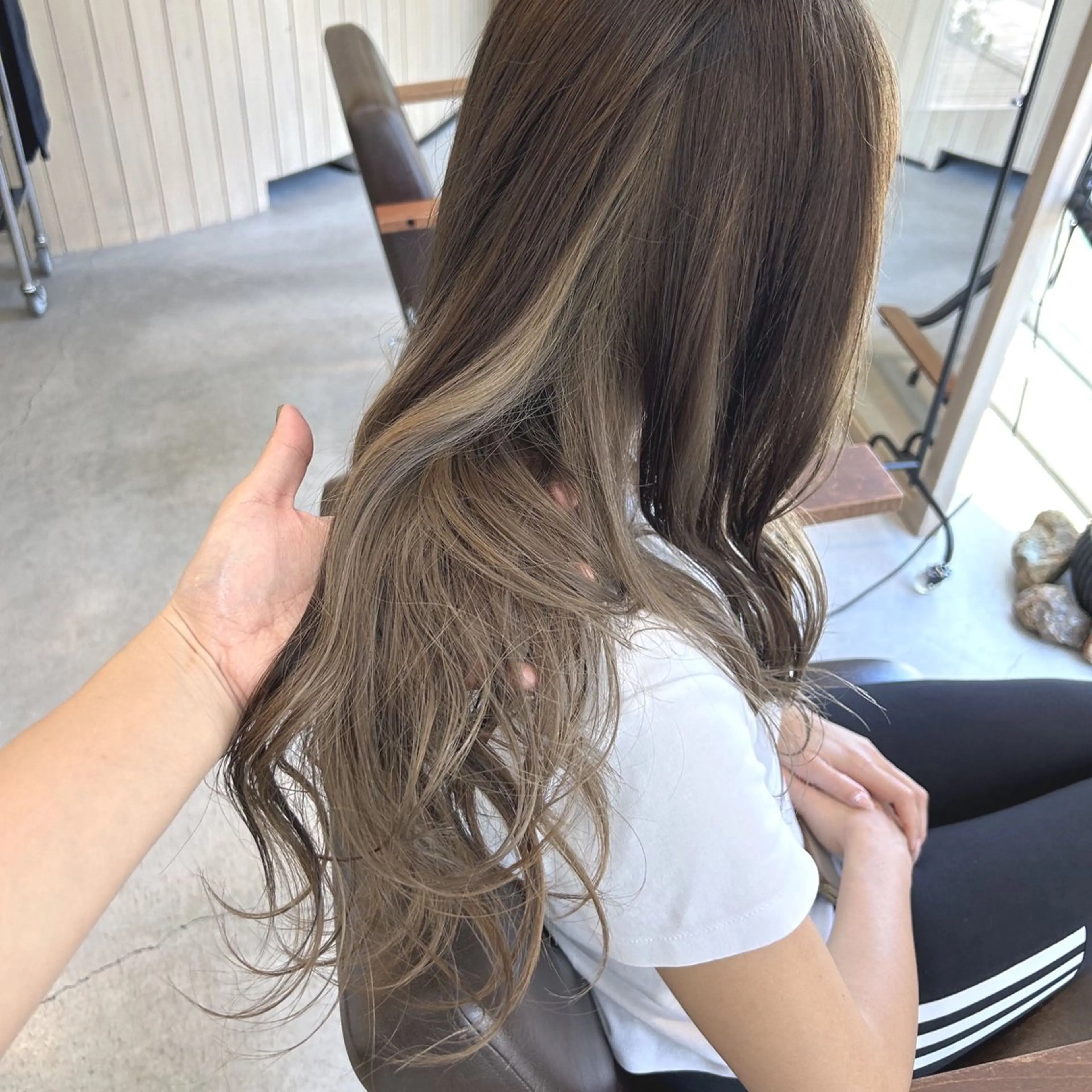 インナーカラー＋全体カラー🐬カット無し、シャンプーブロー代込みの写真