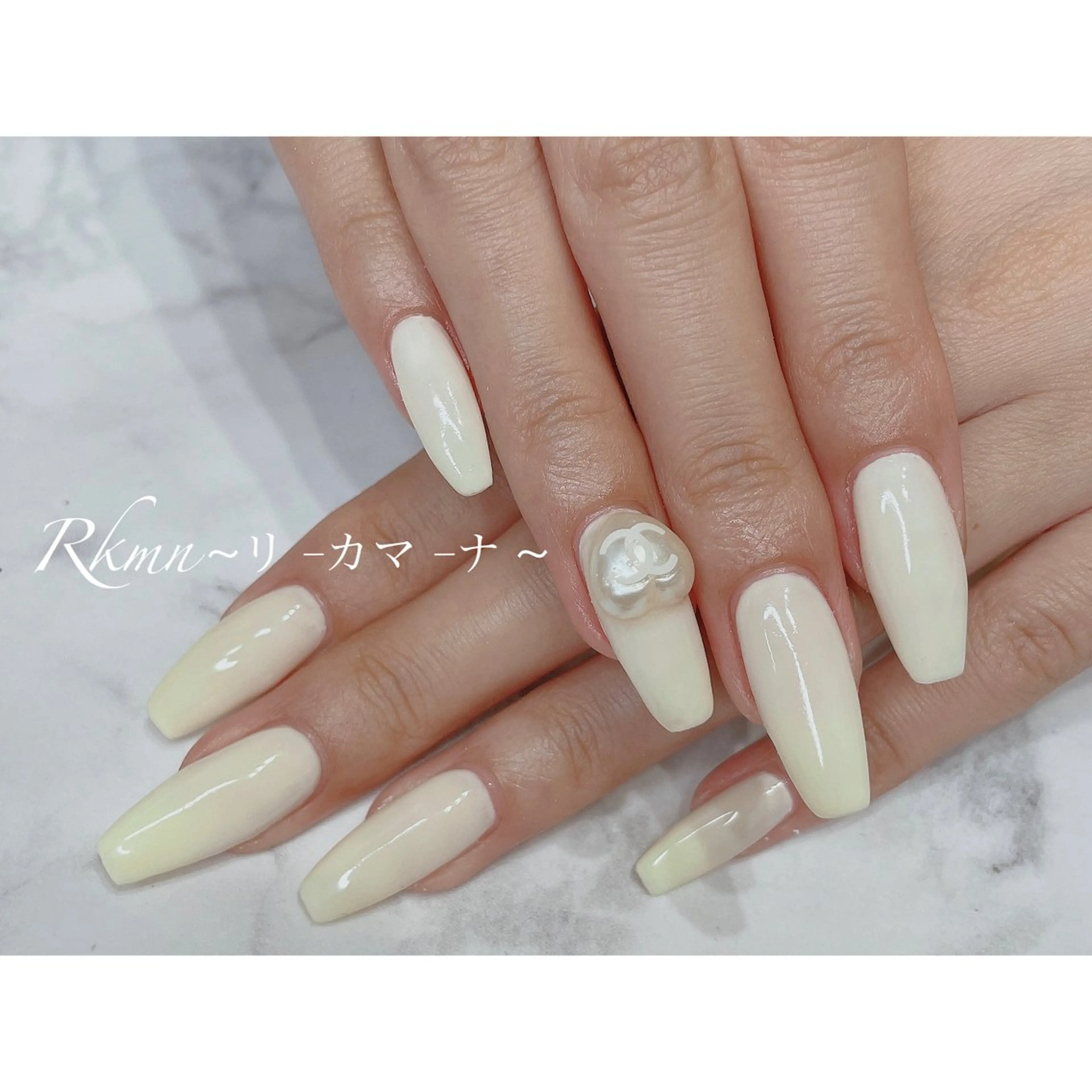 ネイル アートネイル 春ネイル ホワイト 黄色 ハンドネイル フットネイル ハンドケア Rkmn ~リ-カマ-ナ~のネイルデザイン