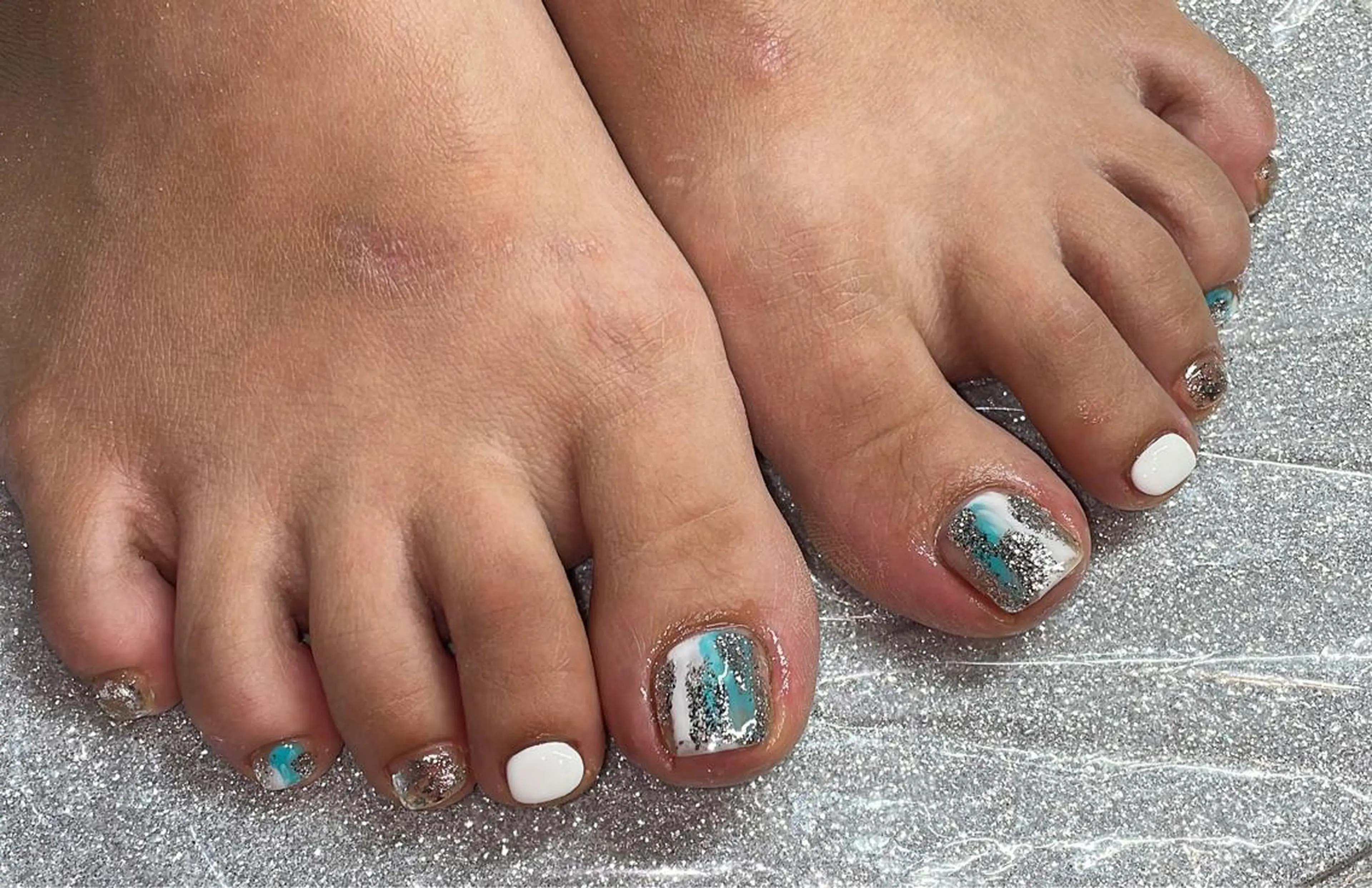 ネイル フットネイル VIERU 🌈🎀💖のネイルデザイン