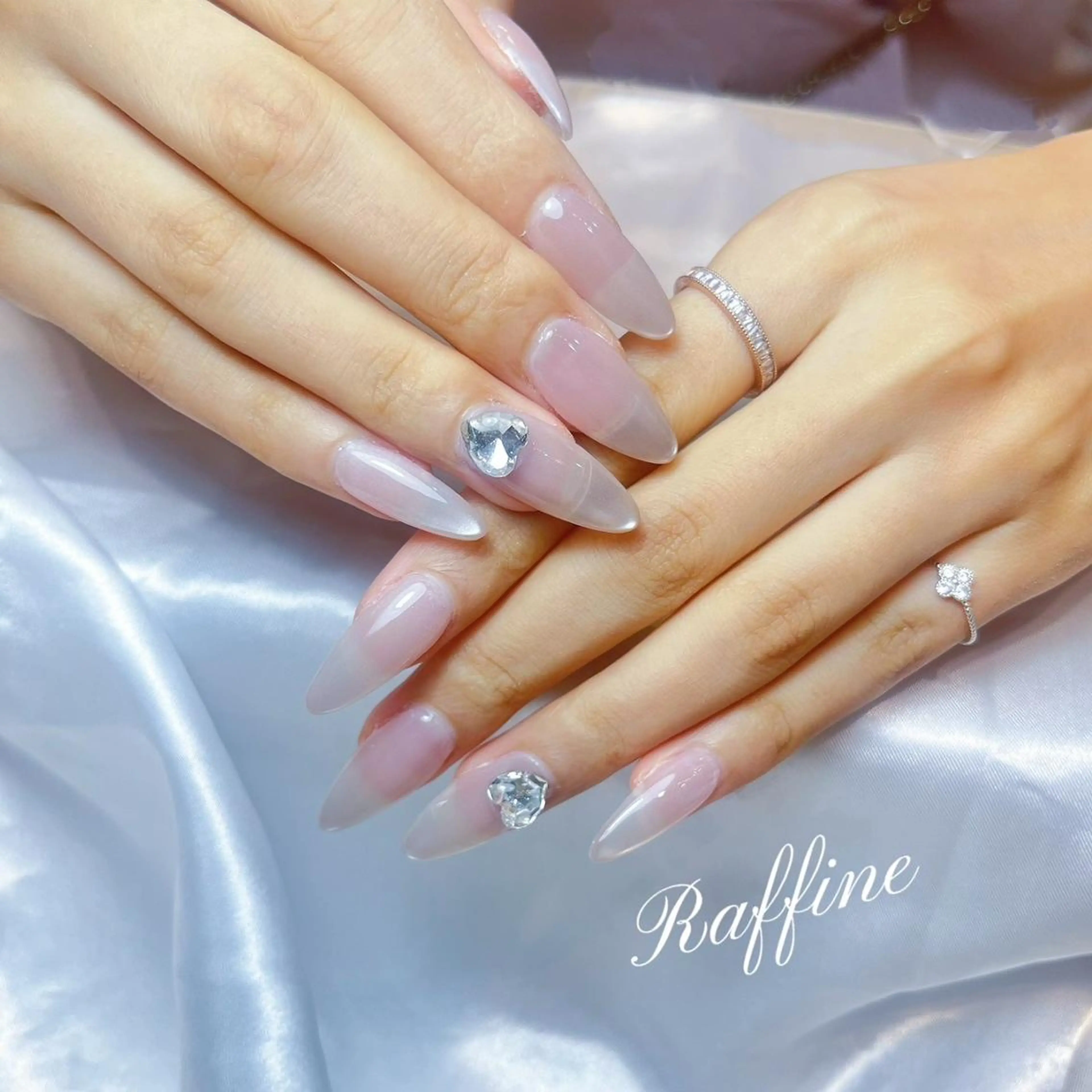 ネイル ハンドネイル RAFFINE 月🦋🩵のネイルデザイン
