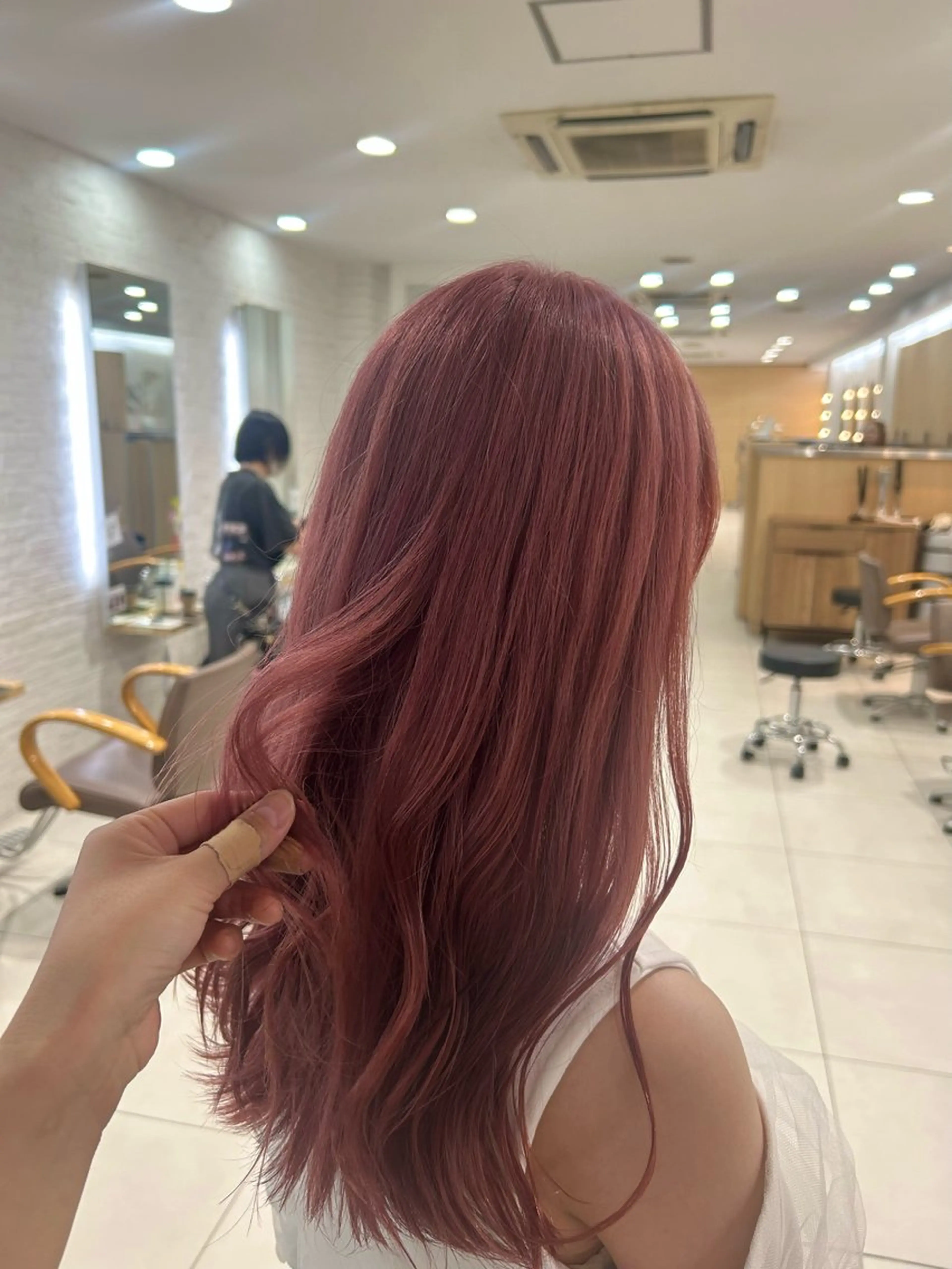 ロング 🍂透明感ベージュ カラー🍂森部杏菜のヘアスタイル