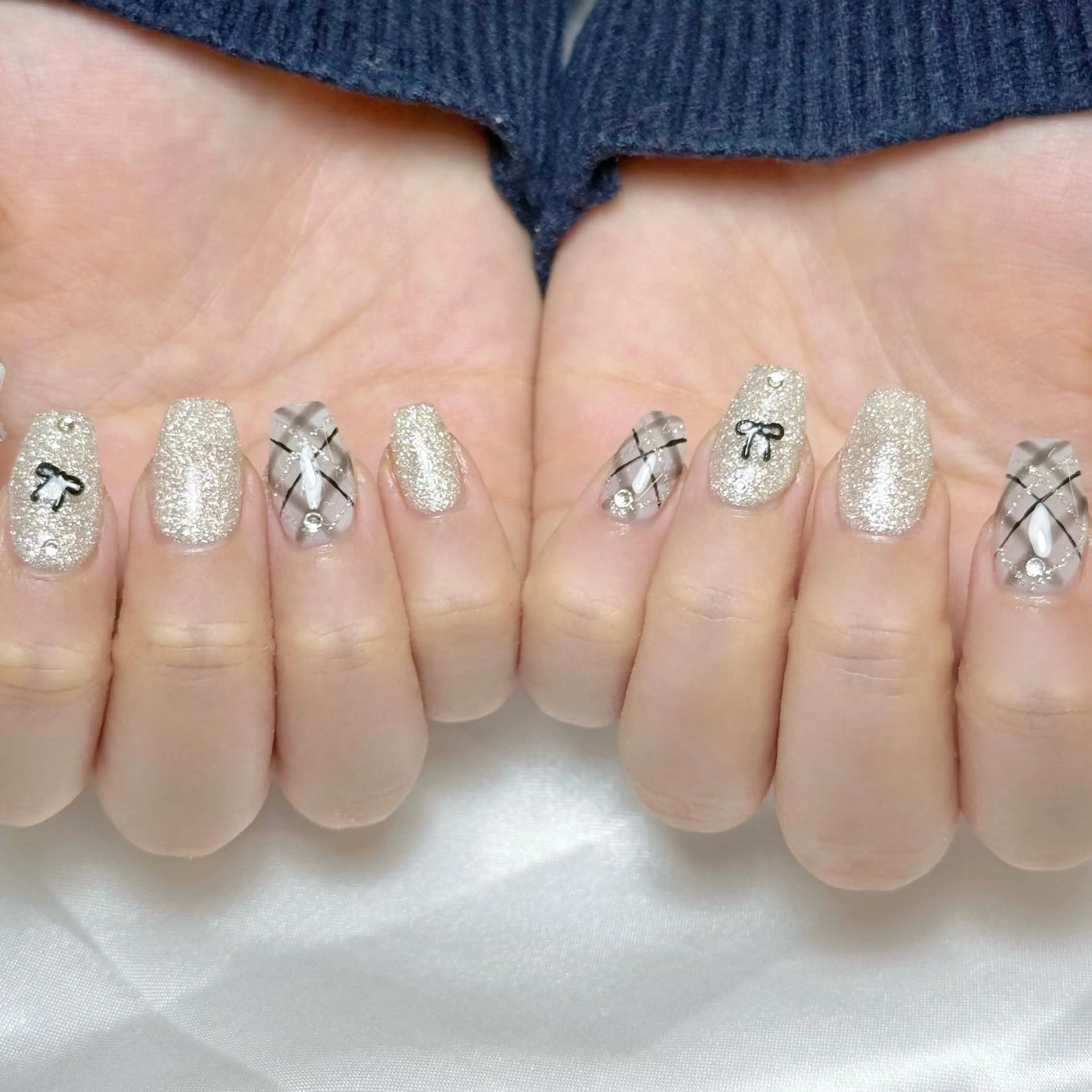 ネイル オーロラネイル ブルー フラッシュネイル フットネイル フレンチネイル ハンドネイル fein. miku🎀🍼のネイルデザイン