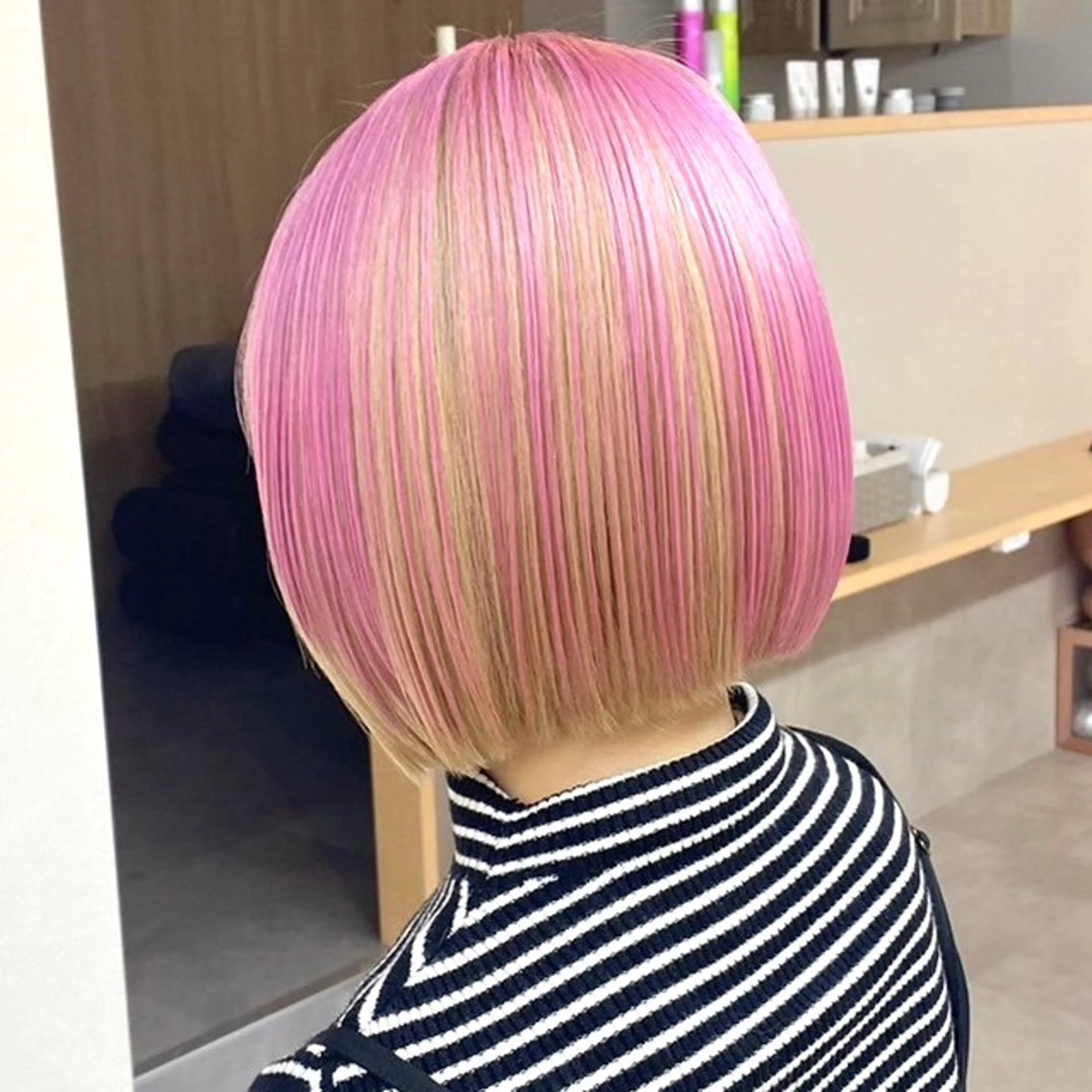 ミディアム カラー ピンクカラー カット ヘアカラー トリートメント 韓国ボブ/レイヤー/ ハイトーン/まなみのヘアスタイル