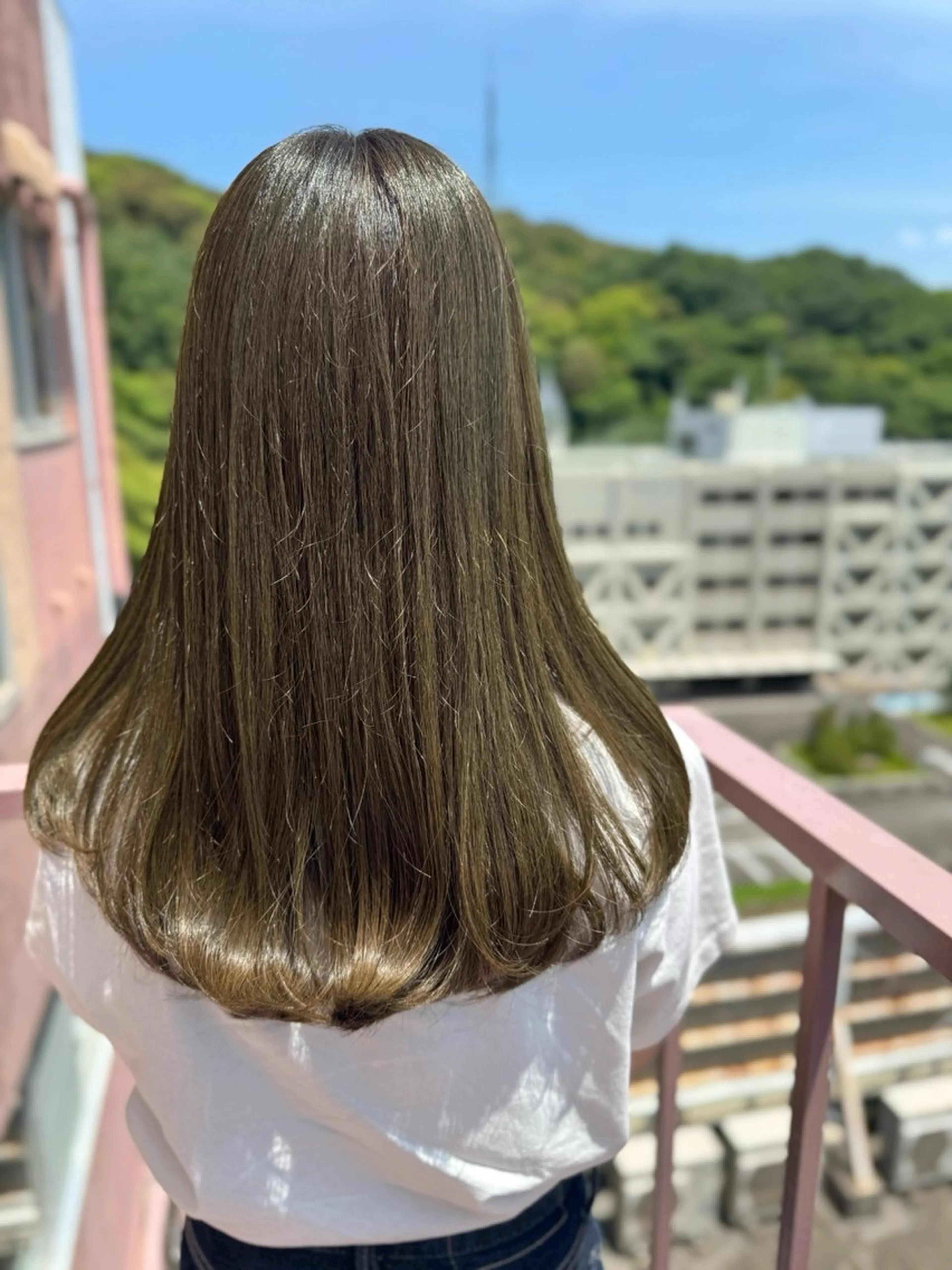 セミロング カラー オリーブカラー カット ヘアカラー Viage （ビアージュ）のヘアスタイル