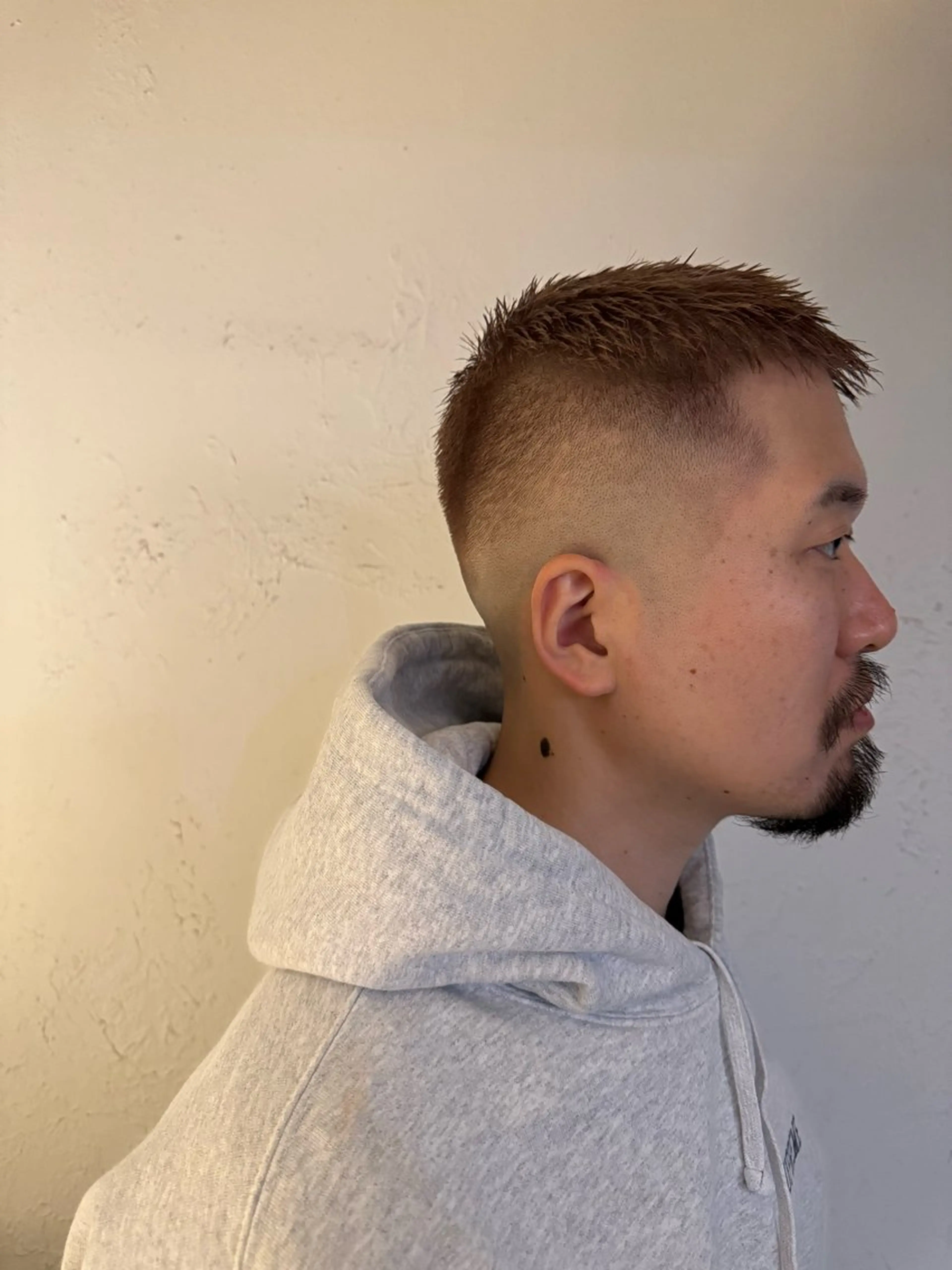 ショート カラー メンズ メンズブリーチ センターパート ダウンパーマ フェードカット メンズハイライト カット ヘアカラー トリートメント 💈メンズ特化💈 TASUKUのヘアスタイル