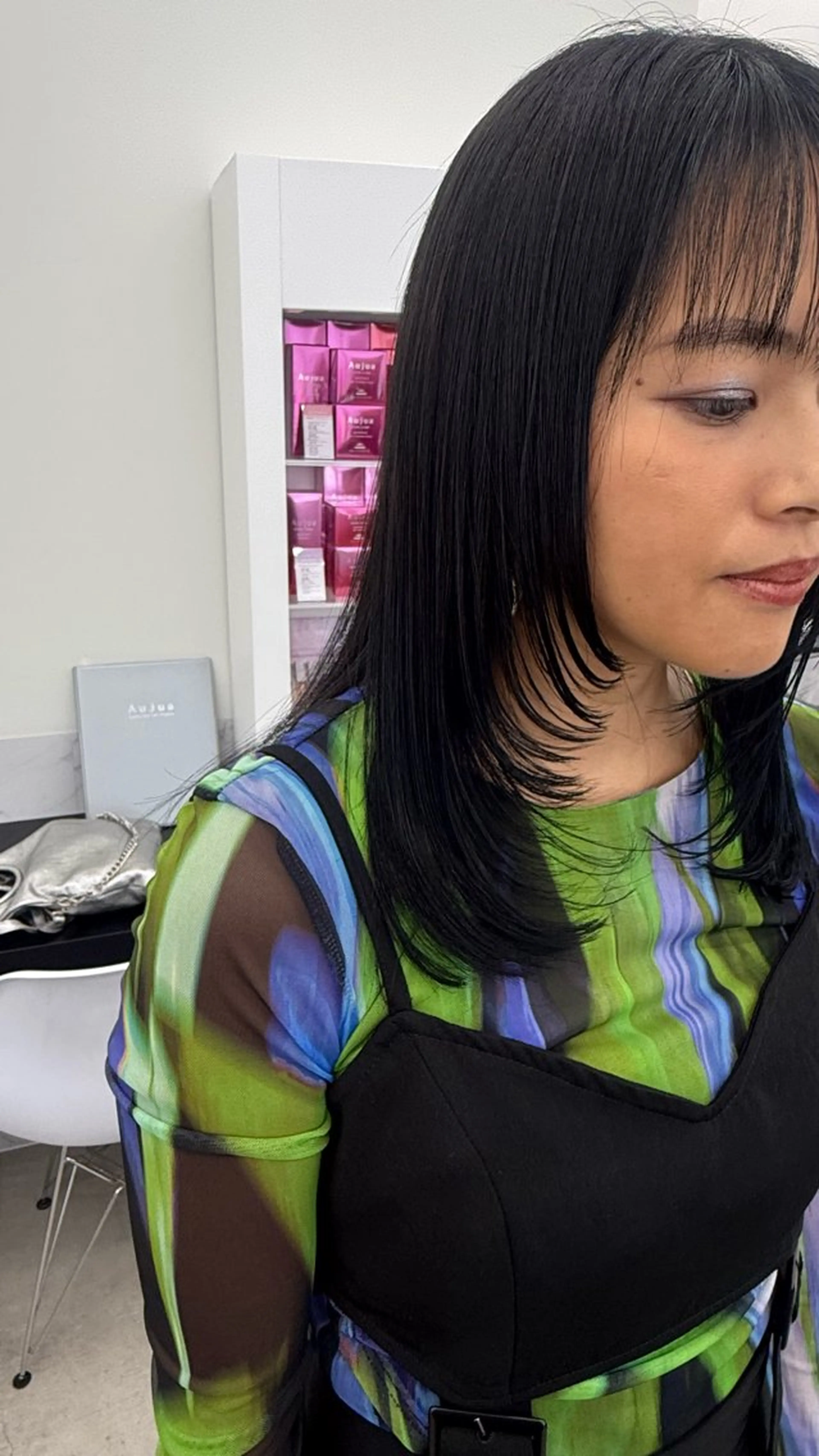 セミロング カラー 黒髪 ブルーカラー ブルーブラック オレンジ レイヤーカット 黒田 真美のヘアスタイル