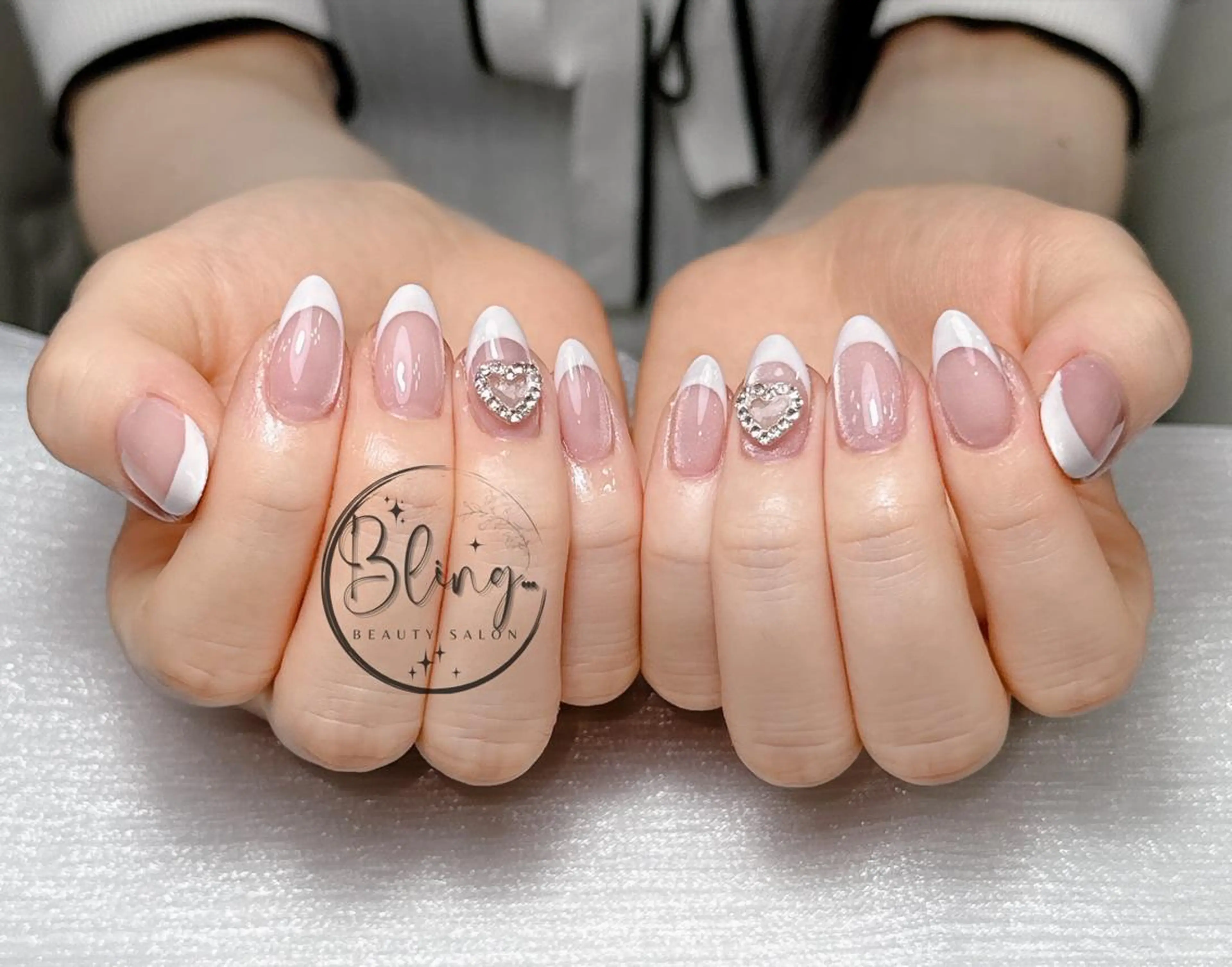 セミロング 韓国風ヘア ハンドネイル Bling Salonのネイルデザイン