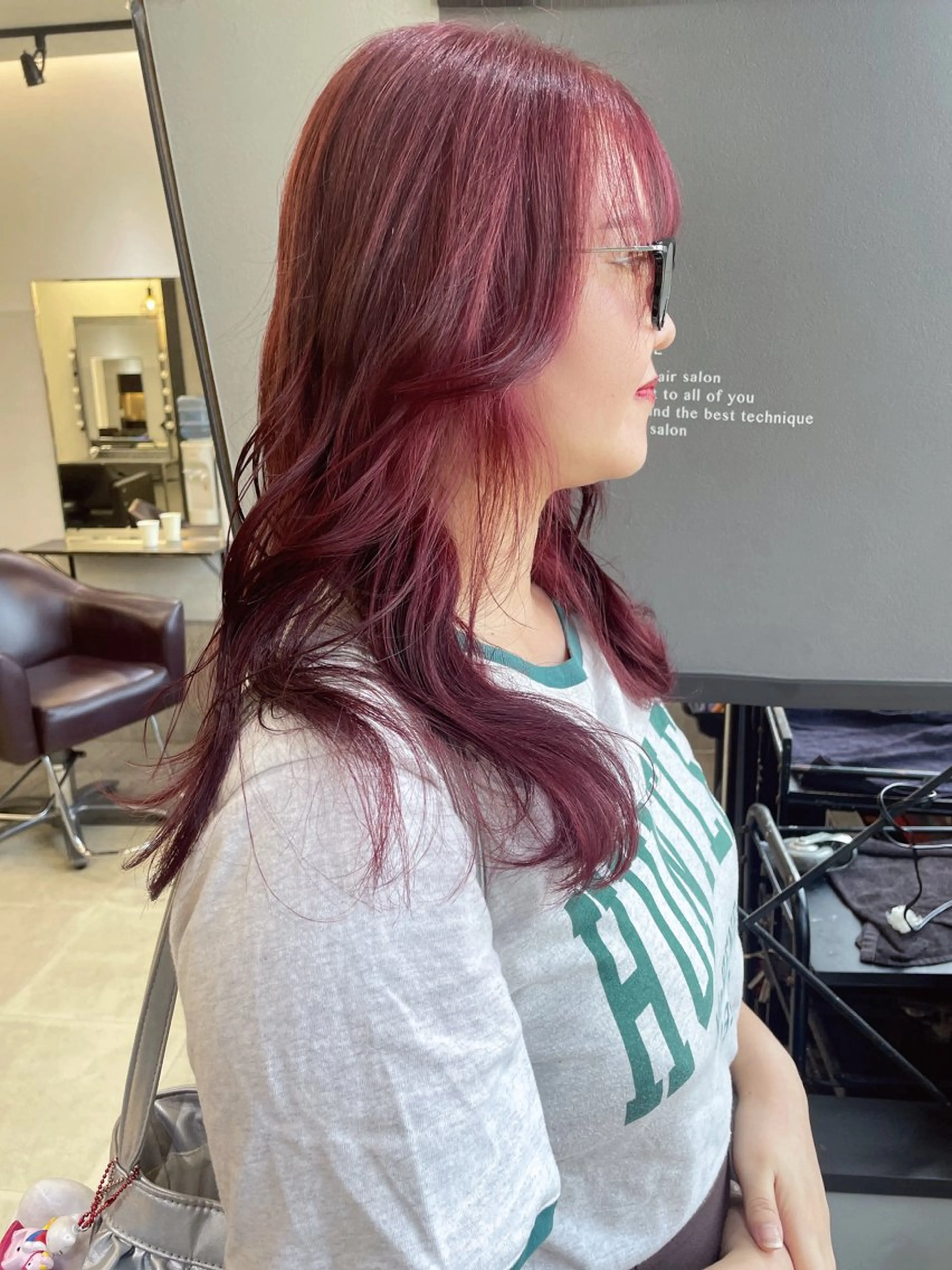 カラー レッドカラー AIRI layer cut hairのヘアスタイル