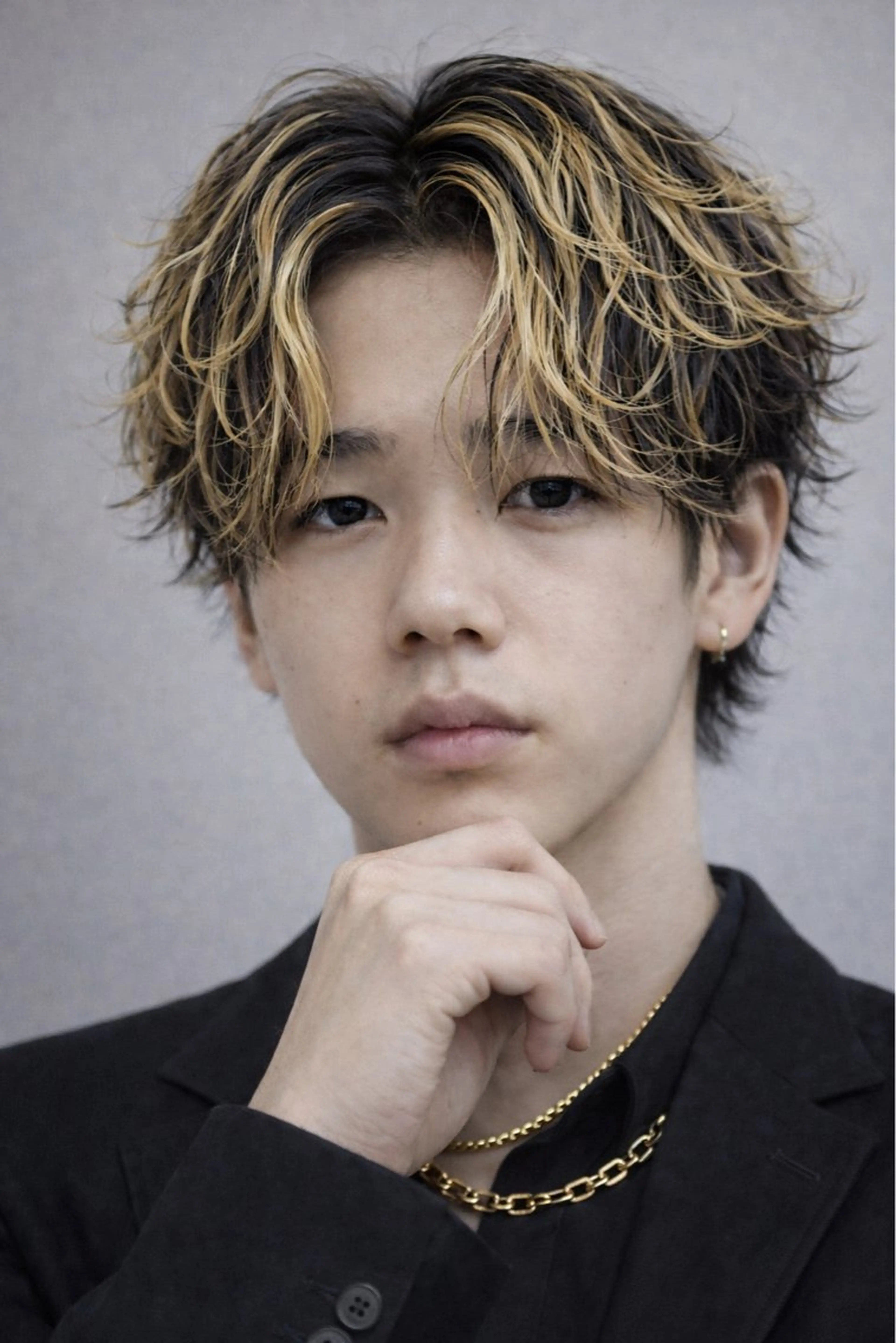 ミディアム カラー パーマ ヘアアレンジ メンズ 黒髪 イエローカラー カット ヘアカラー ブリーチパーマ Coshoのヘアスタイル