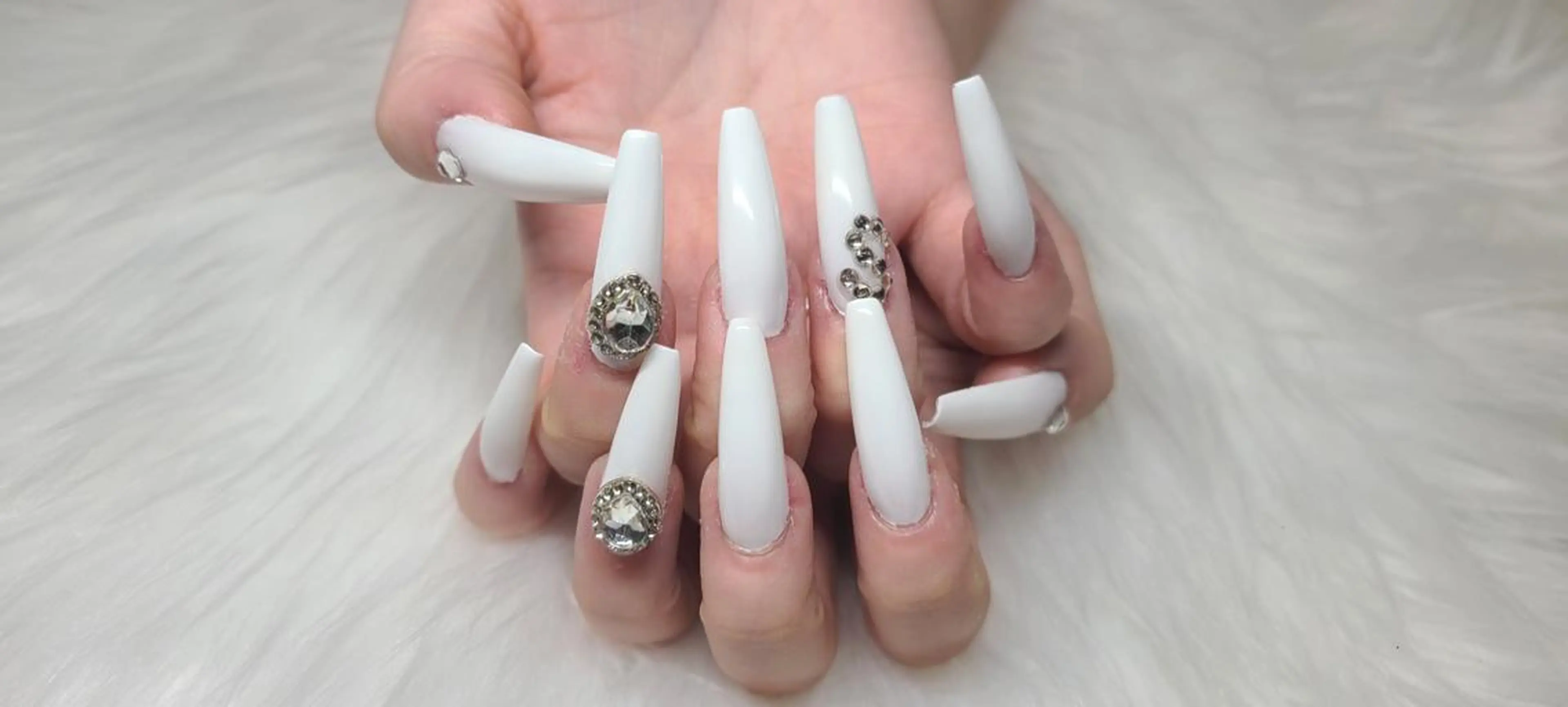 ネイル ワンカラーネイル ホワイト ハンドネイル Ravissy nail.のネイルデザイン