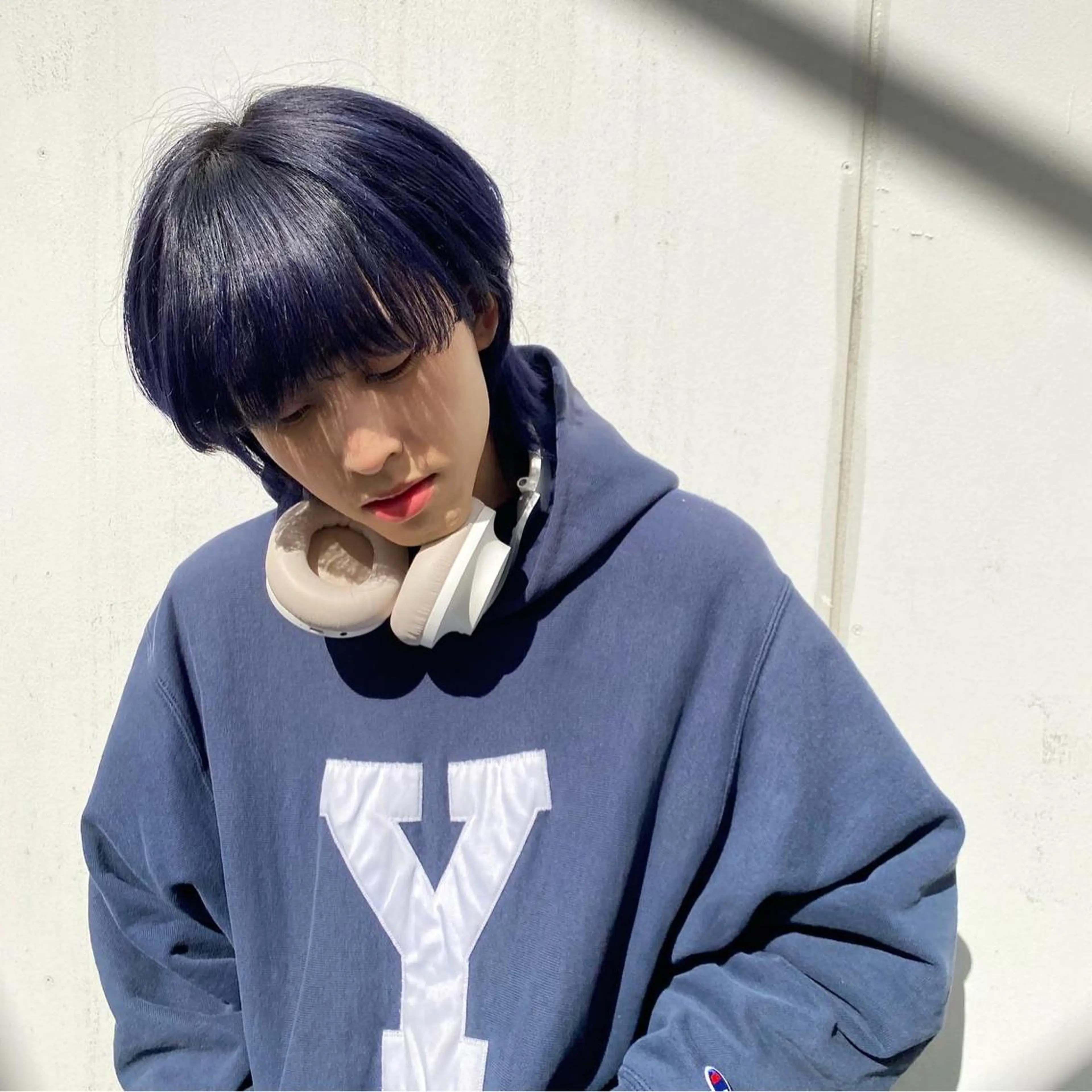 ショート カラー メンズ メンズバレイヤージュ メンズブリーチ センターパート フェードカット メンズハイライト yiye 青山所属・無料カットモデル募集 🌱ひょうがのヘアスタイル