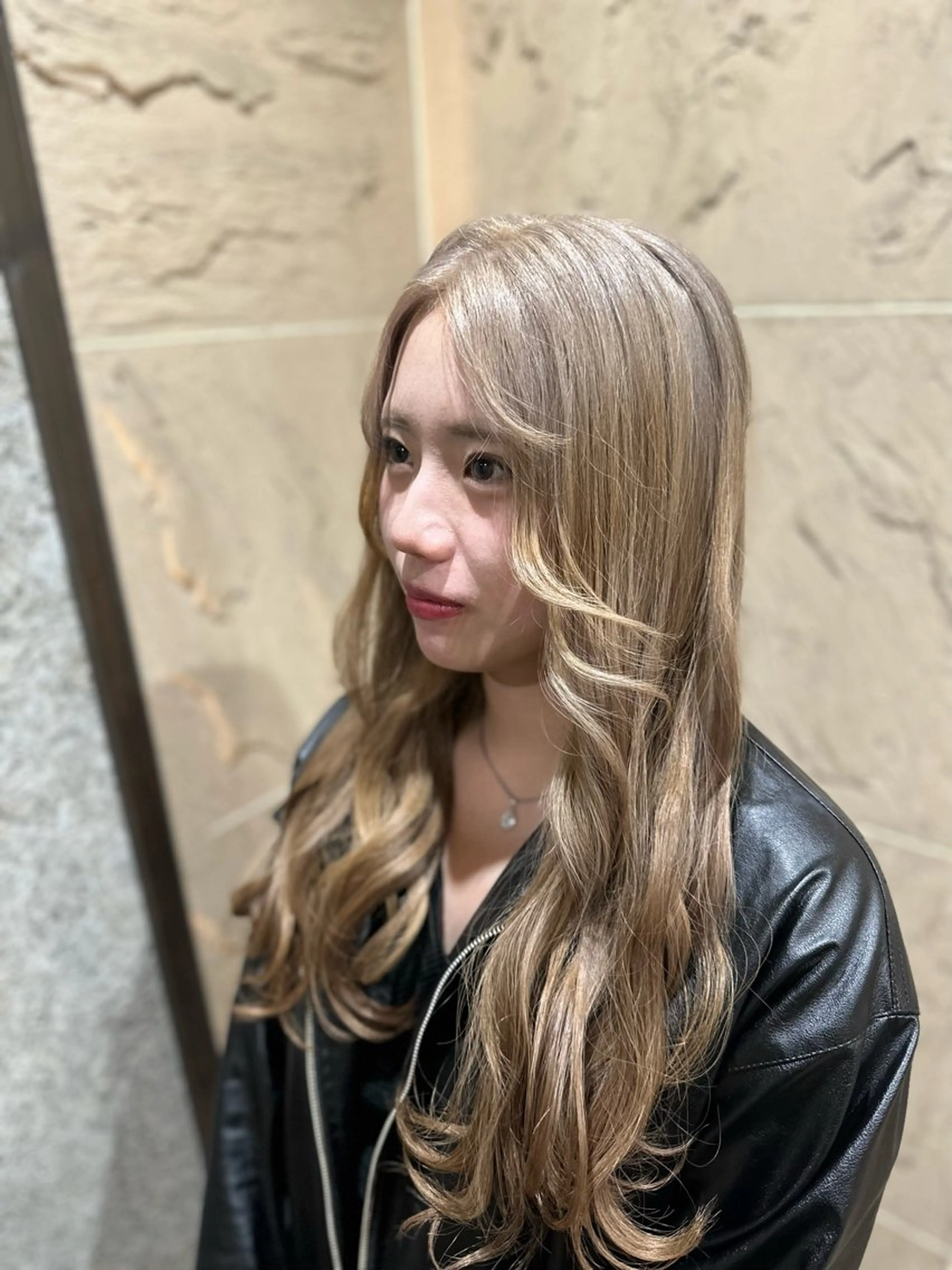 ロング カラー ブロンド 溜 一太のヘアスタイル