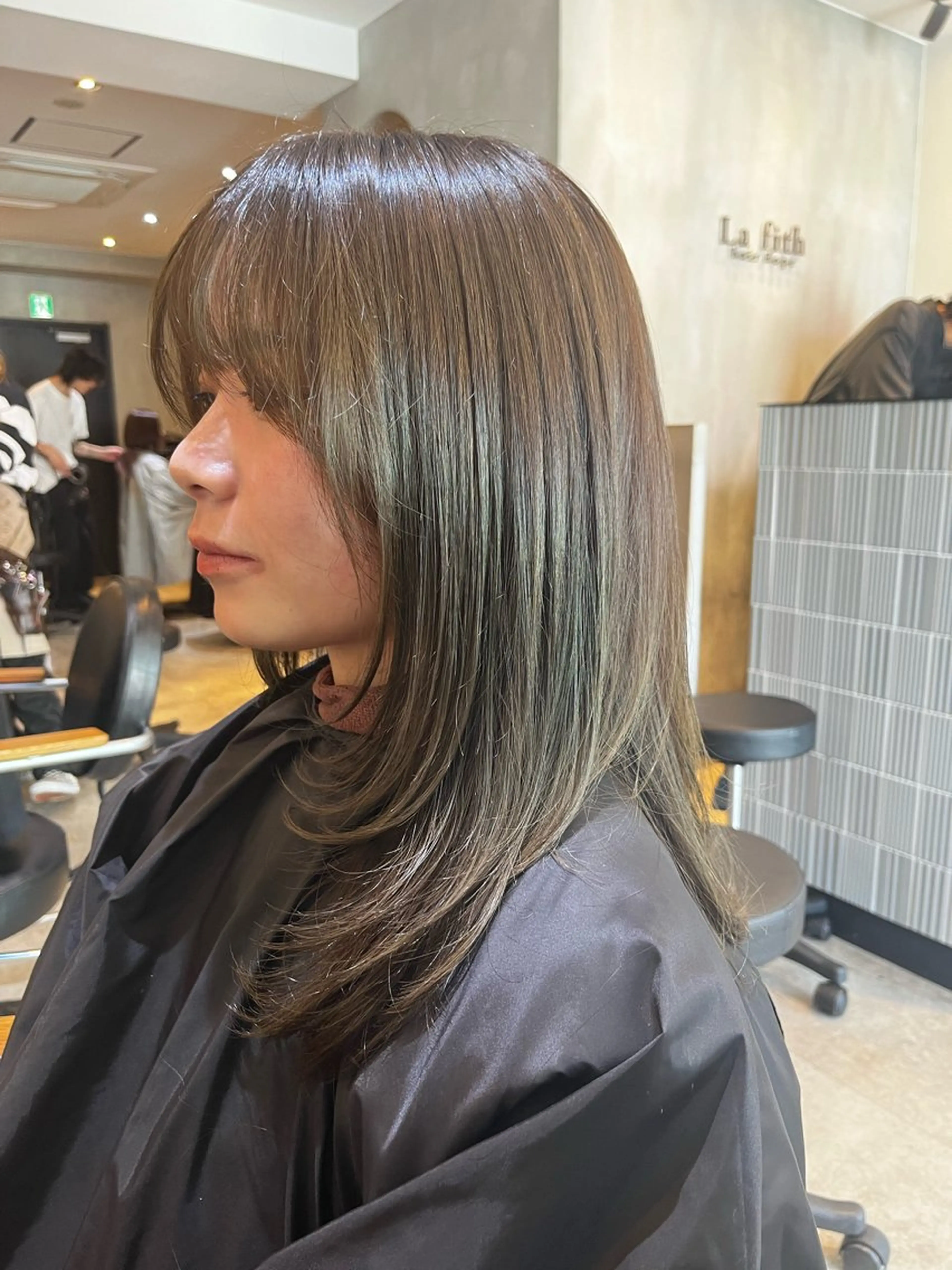 ミディアム カラー ブリーチ ケアカラー 透明感カラー デザインカット 顔まわりレイヤー カット ヘアカラー トリートメント ラフィスヘアードープ所属・👑髪質改善wカラー /ハイトーン/アユカのヘアスタイル