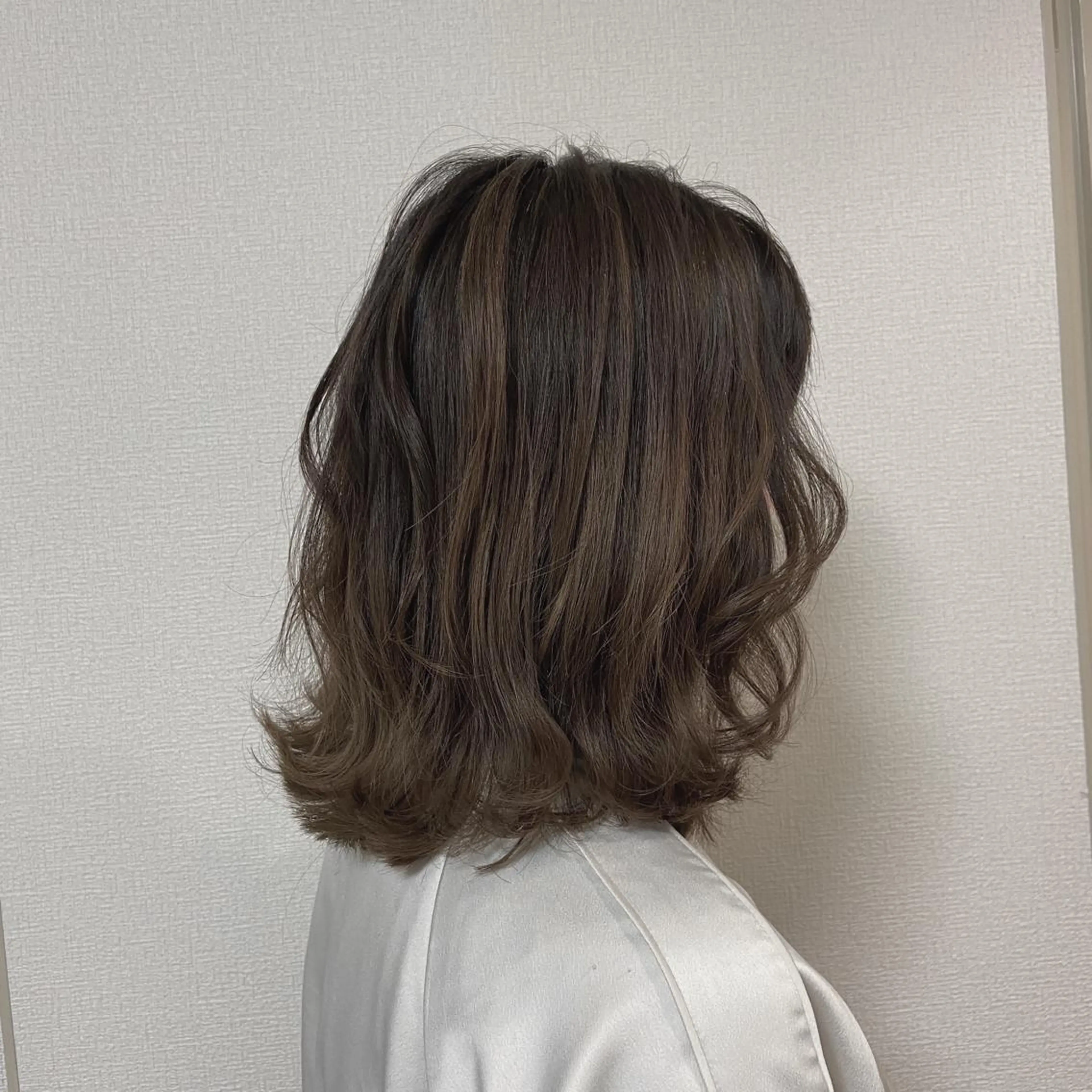ミディアム ハイライト 峯 志帆のヘアスタイル