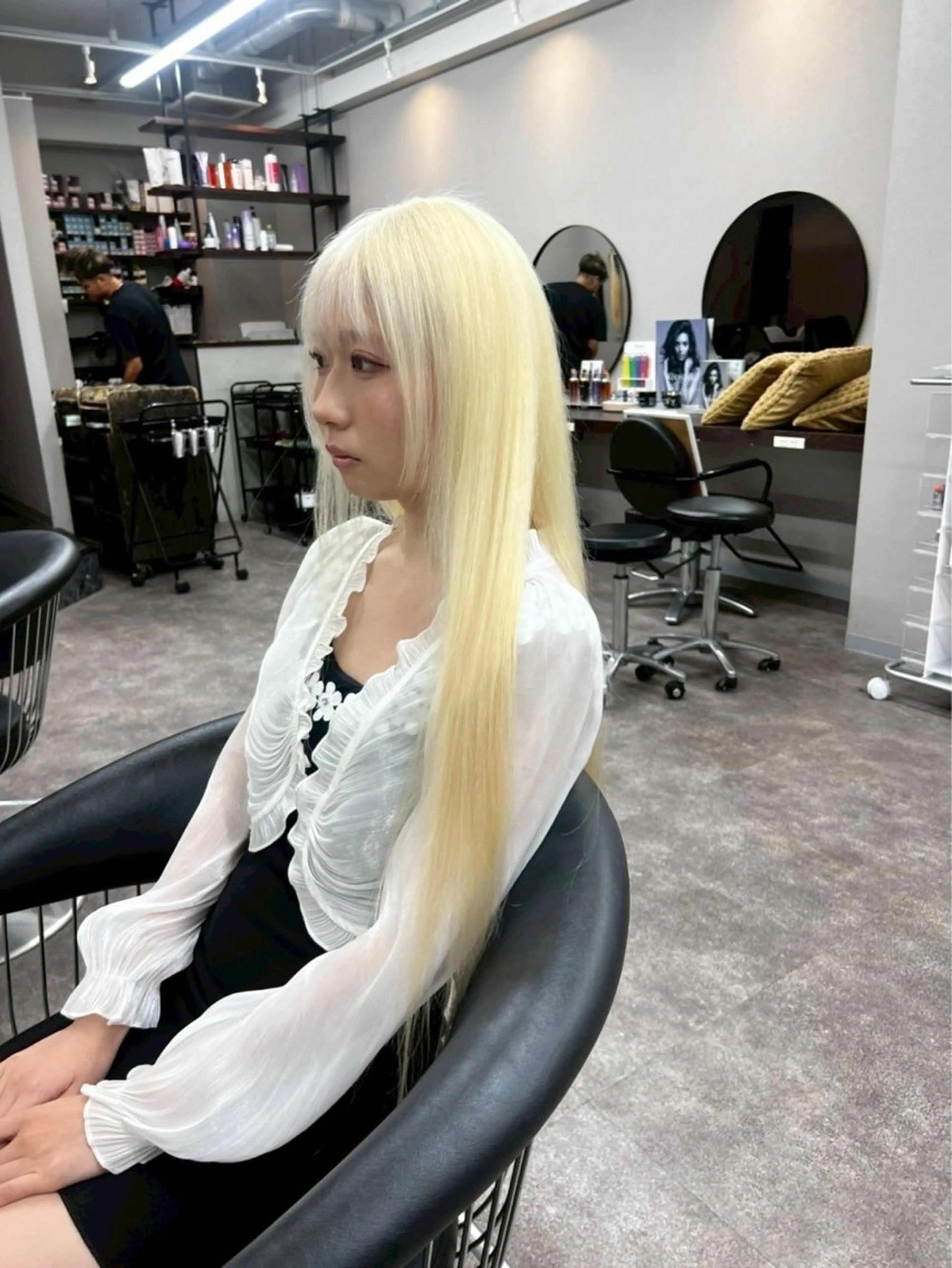 ロング ヘアカラー かのブリーチカラー 🎧⛓️🩶のヘアスタイル