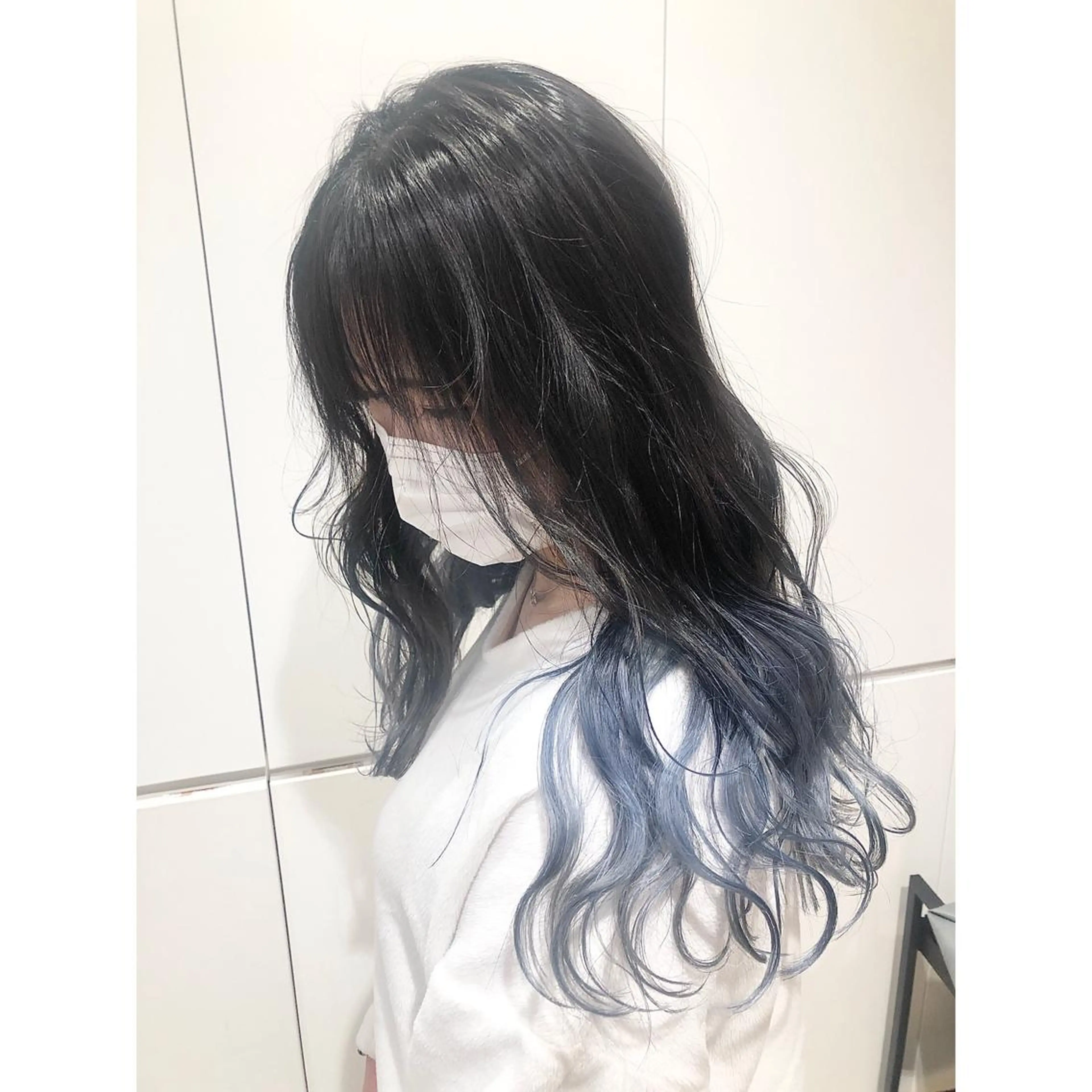 カラー ブリーチ ブルーカラー シルバー 推しカラー✨ オタク美容師ユウカのヘアスタイル