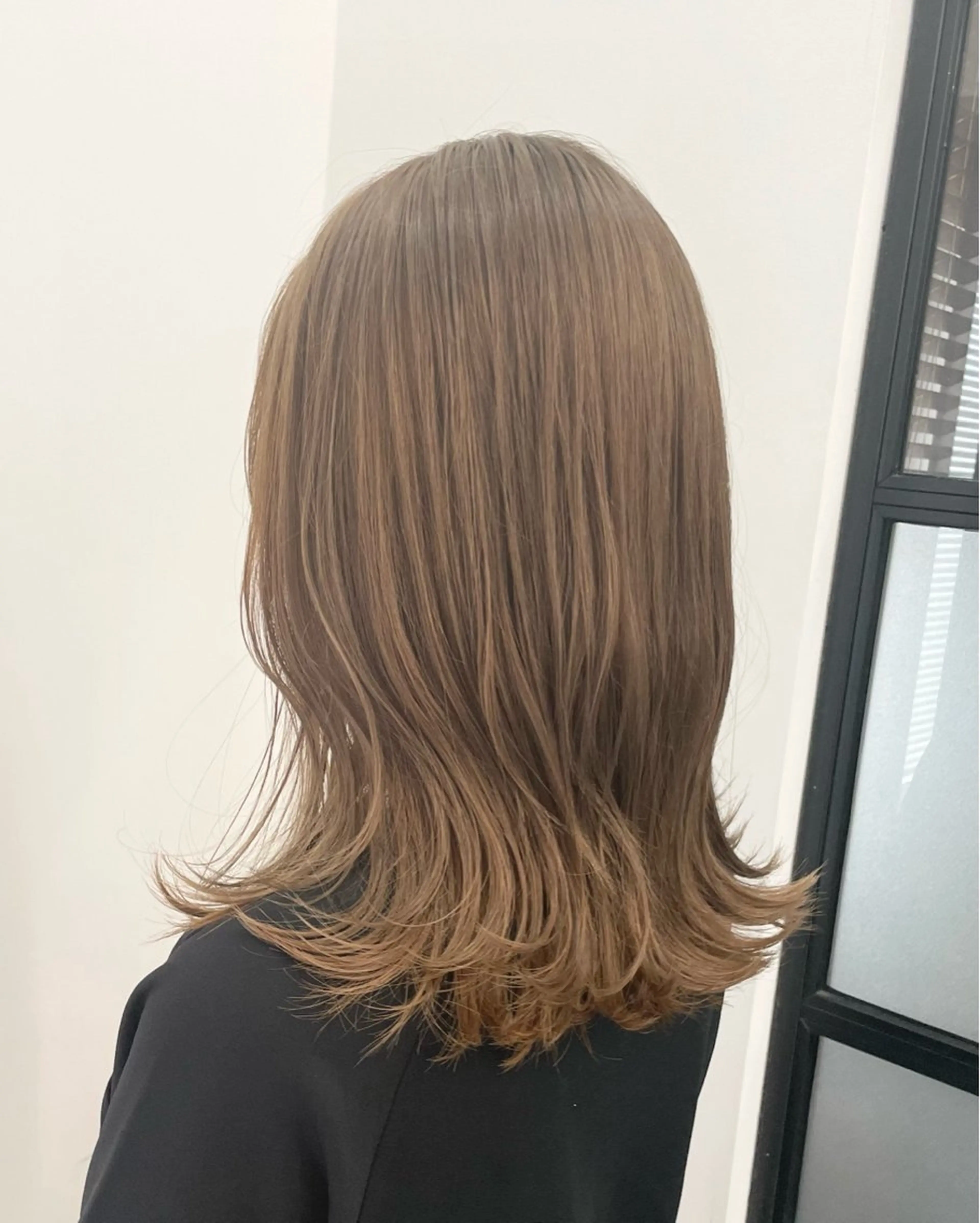 ミディアム 牧田 彩香のヘアスタイル